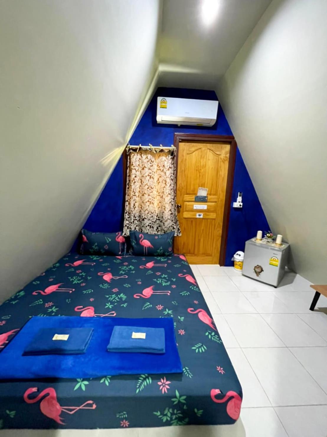 One-Bedroom House photo 1