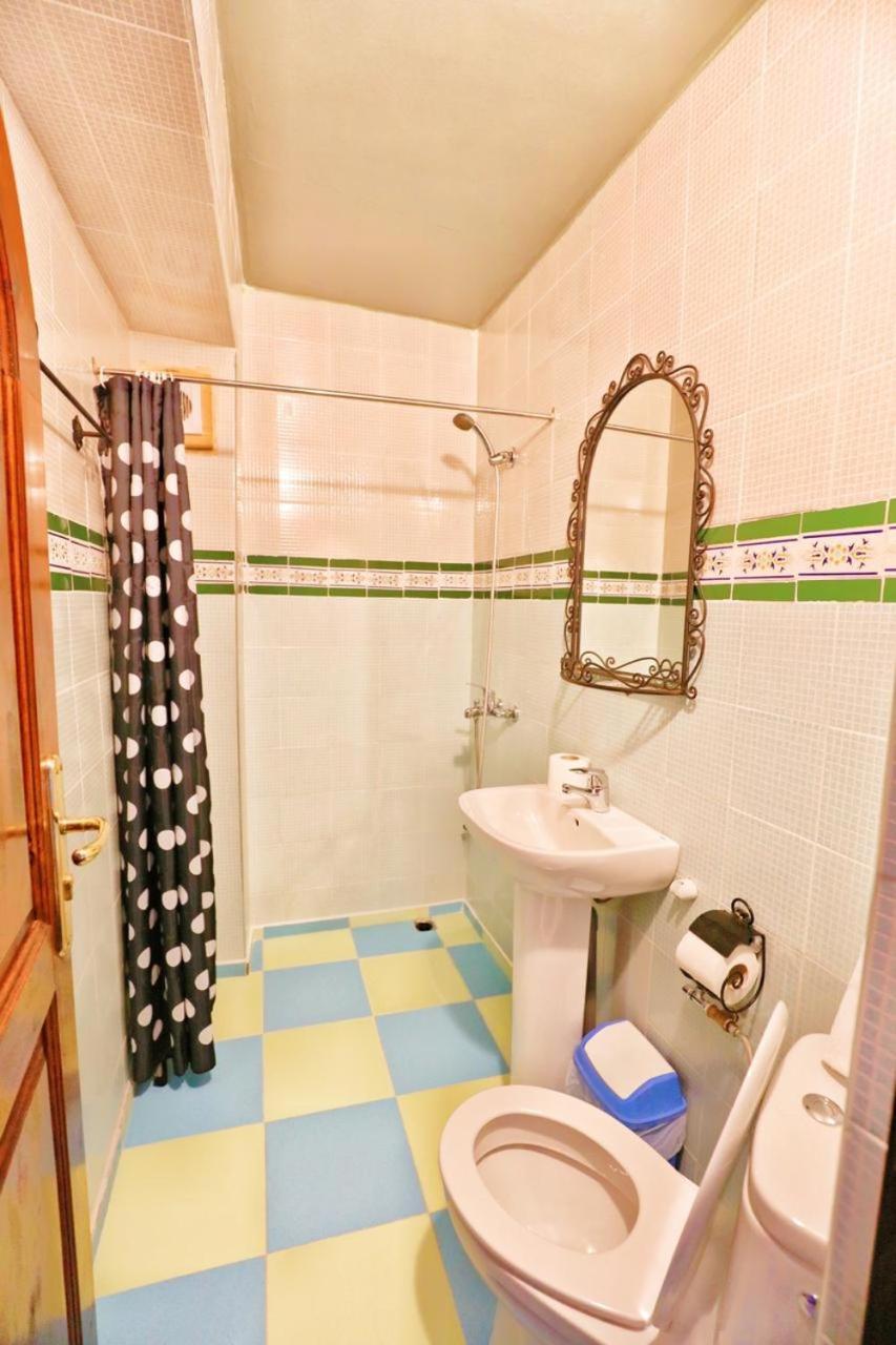 Quadruple Room with Bathroom - Photo 3