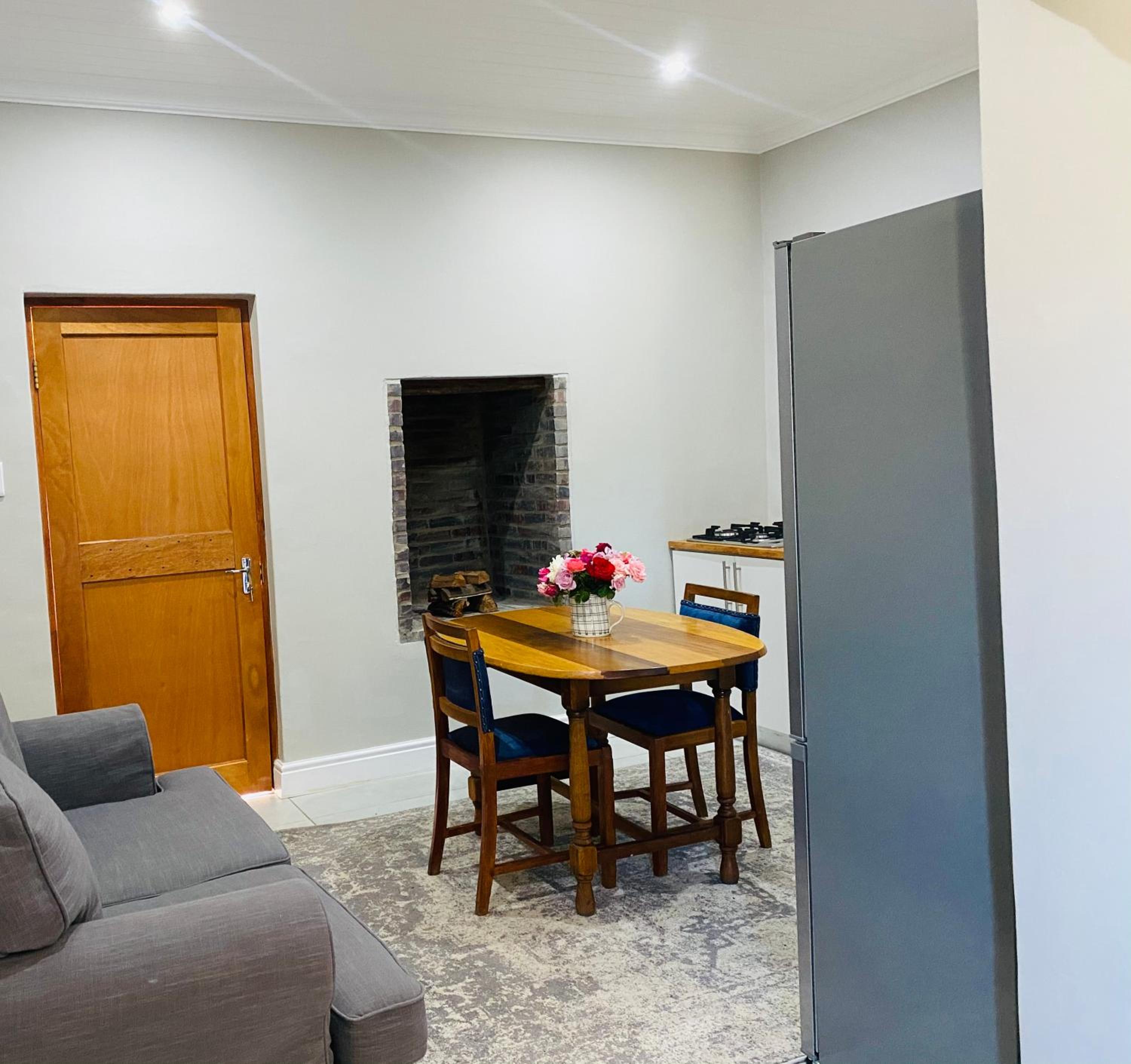 One-Bedroom Apartment - Photo 11