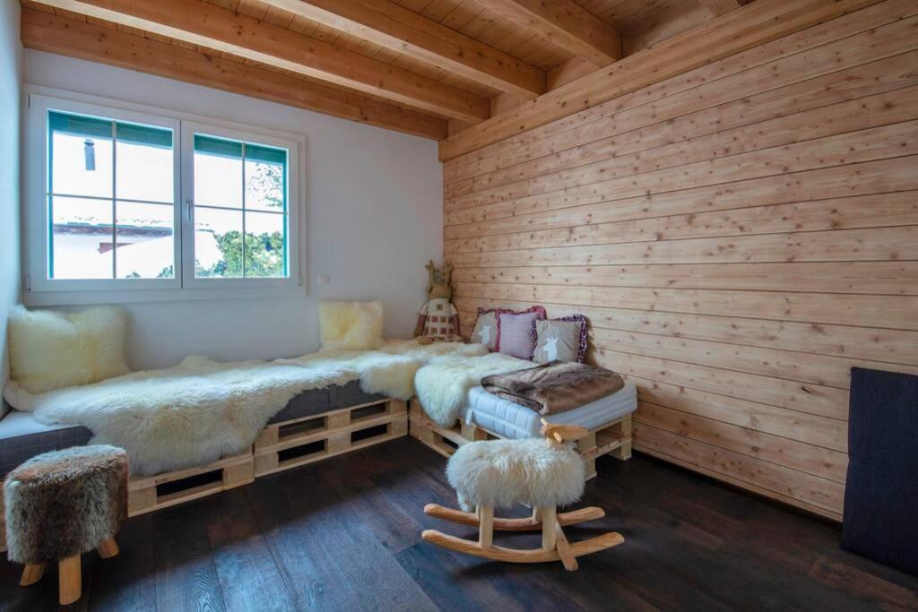 Three-Bedroom House photo 3