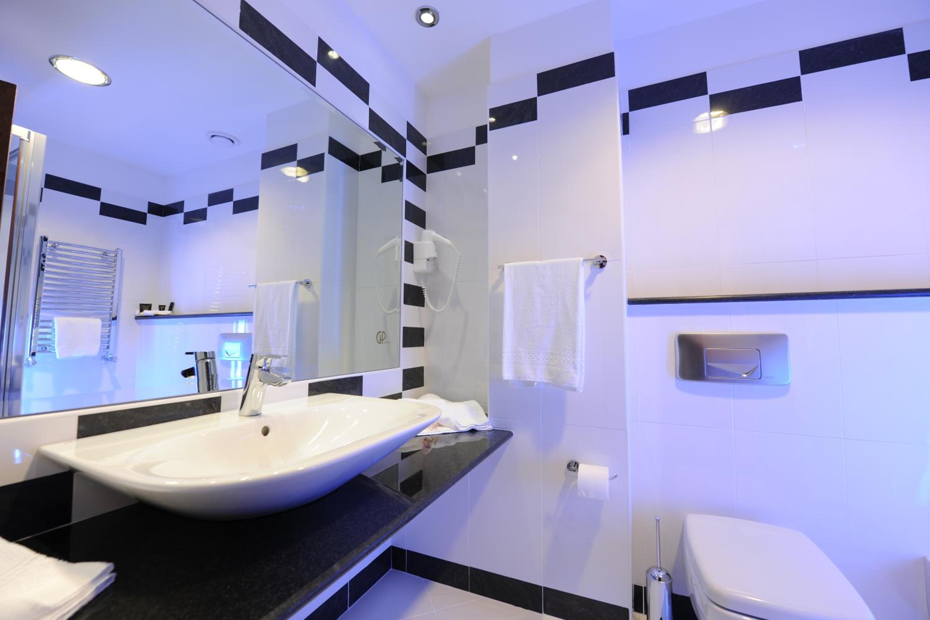 Double Room - Photo 9