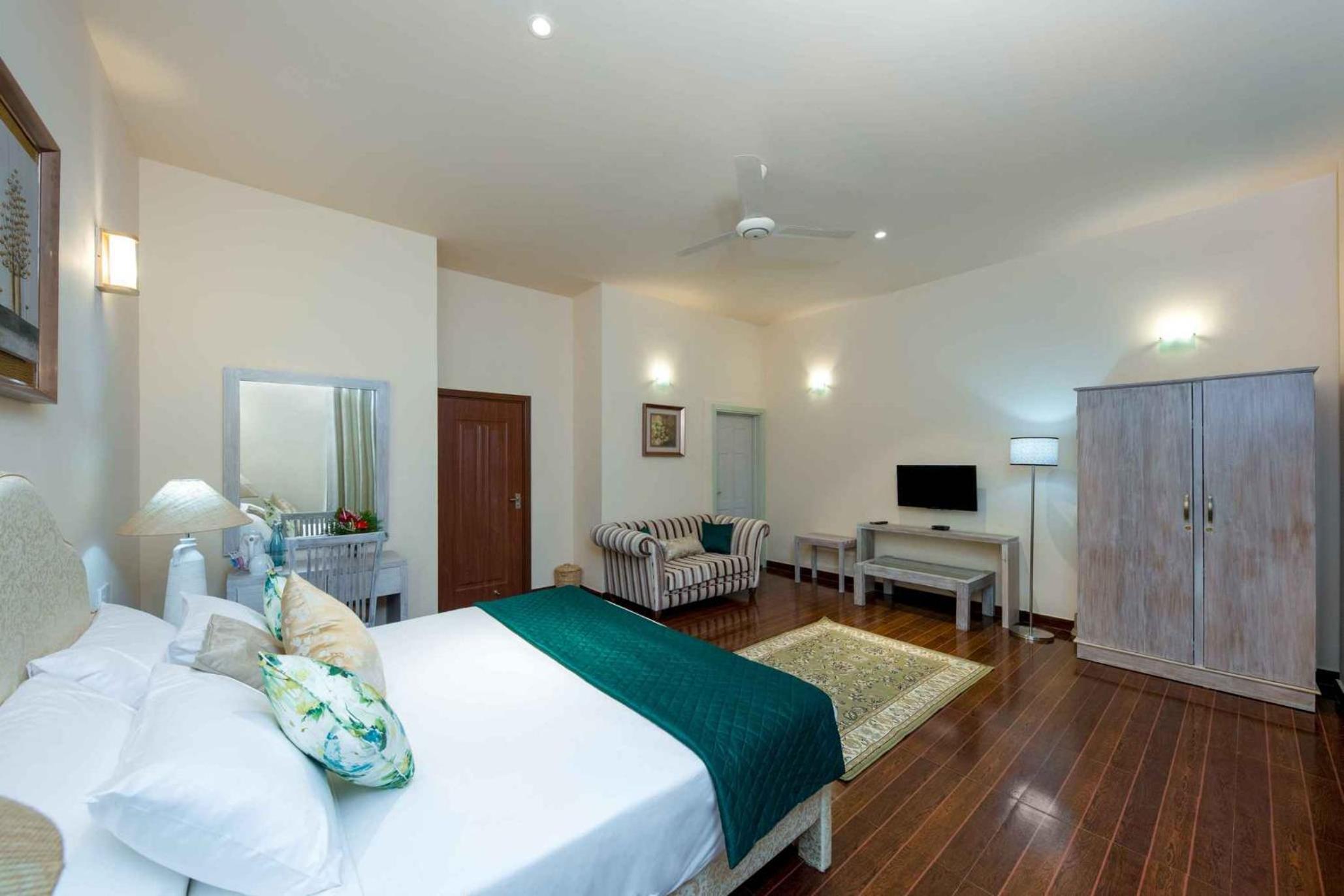 Deluxe Double Room with Balcony photo 3