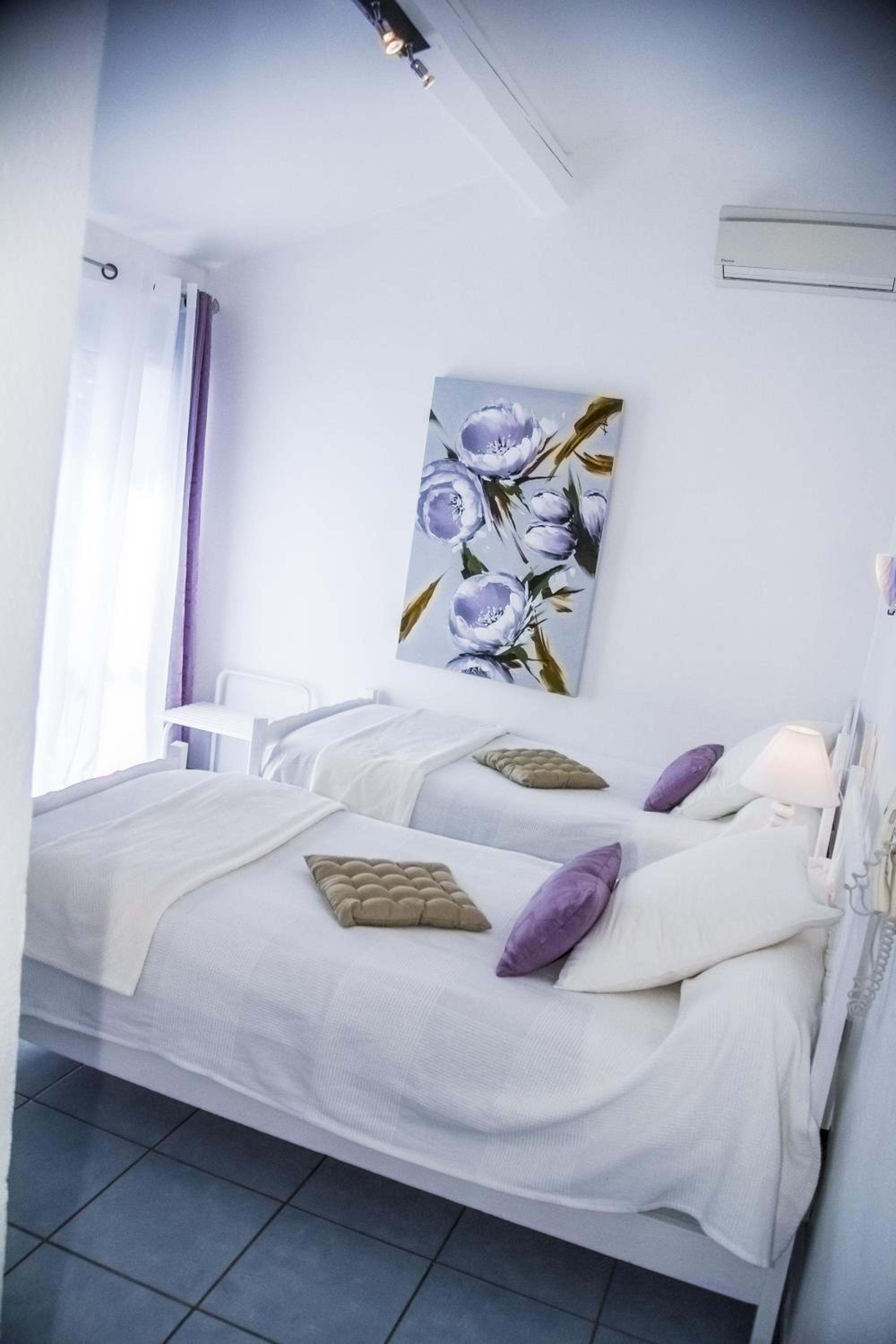 Twin Room - Photo 3