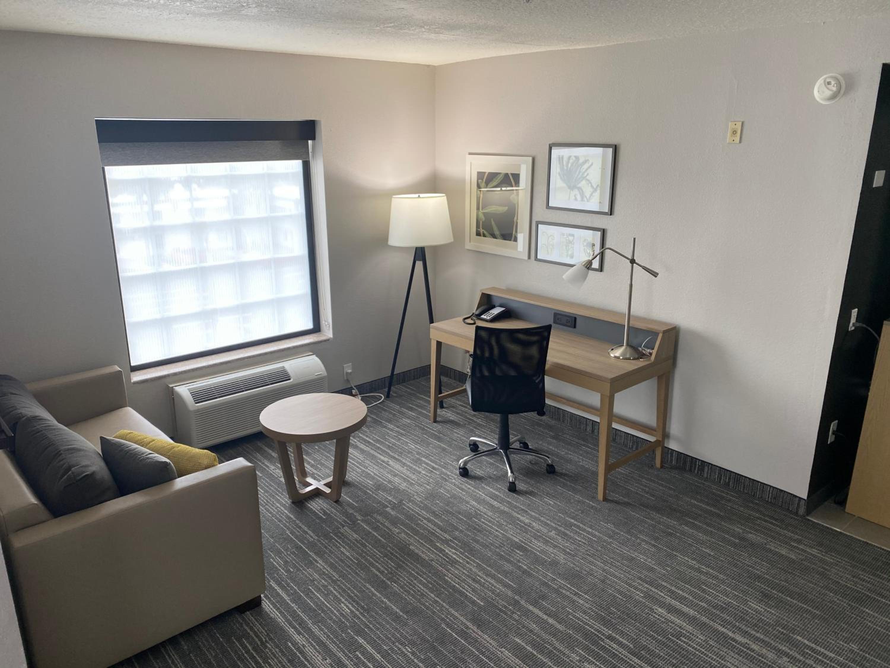 King Suite with Sofa Bed - Non Smoking - Photo 1