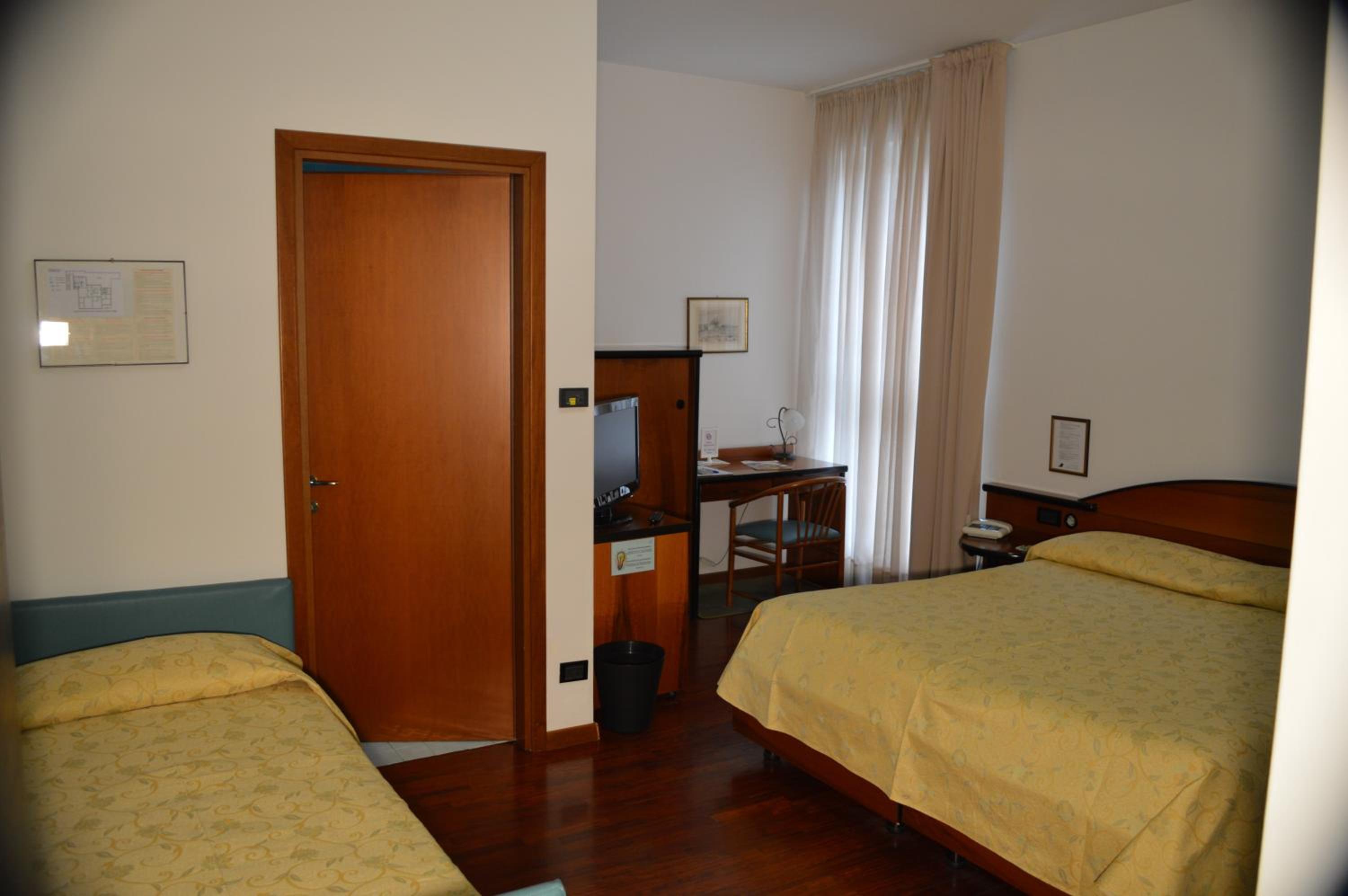 Standard Triple Room - Photo 2
