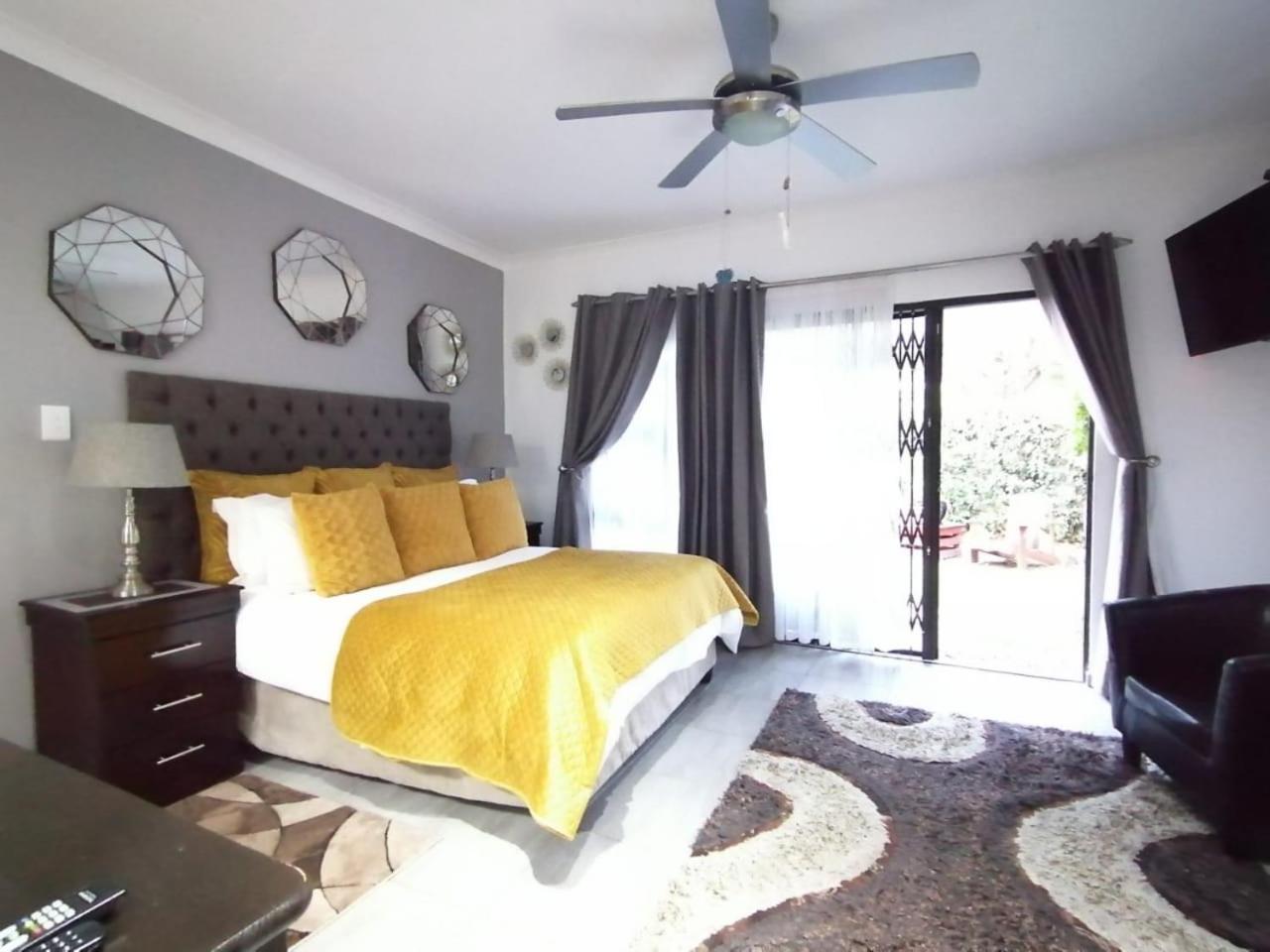 Deluxe Queen Suite - Photo 1