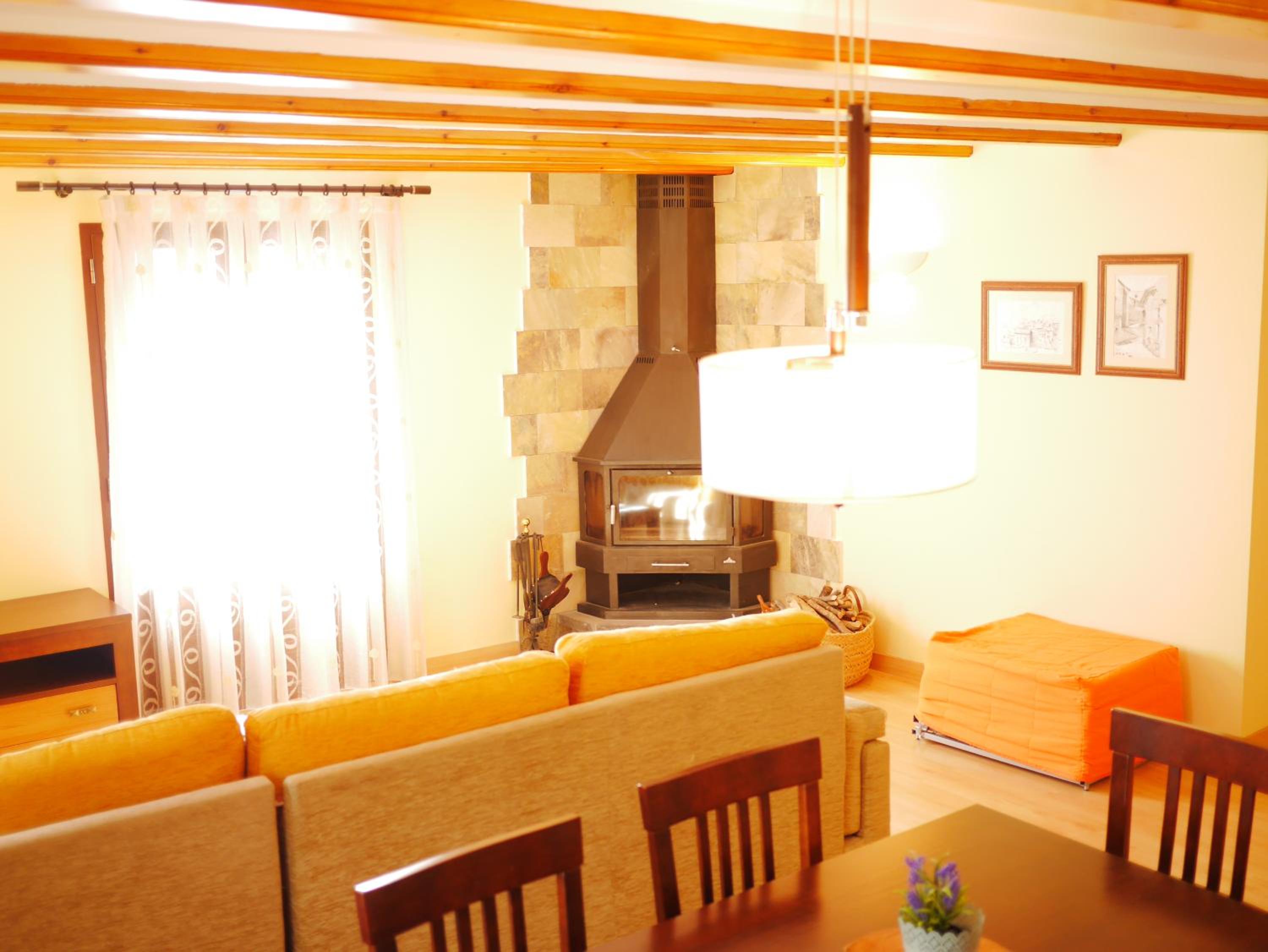 Apartamento de tres habitaciones con balcón (6-8 adultos)