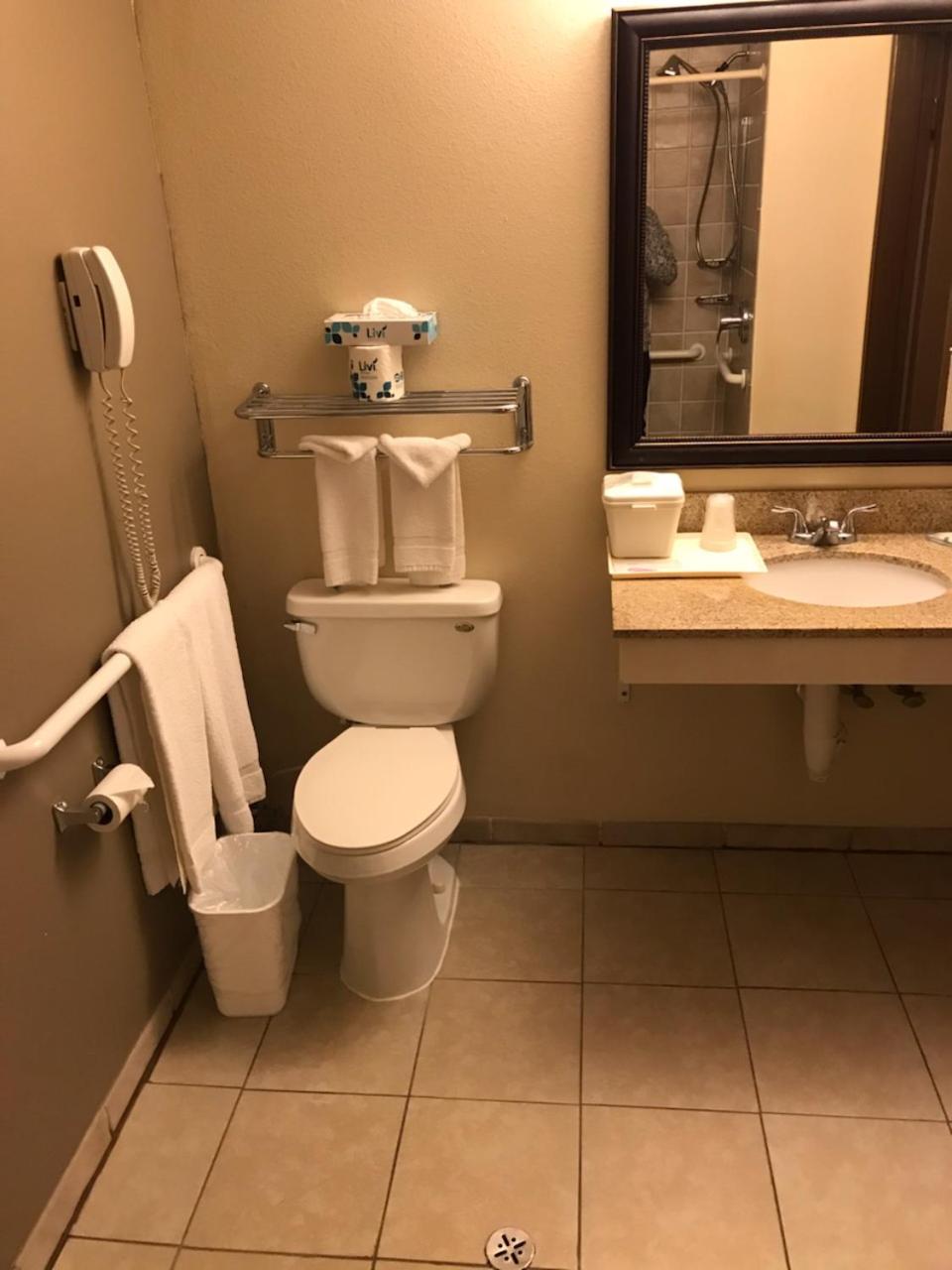 King Room - Accessible/Non-Smoking - Photo 3
