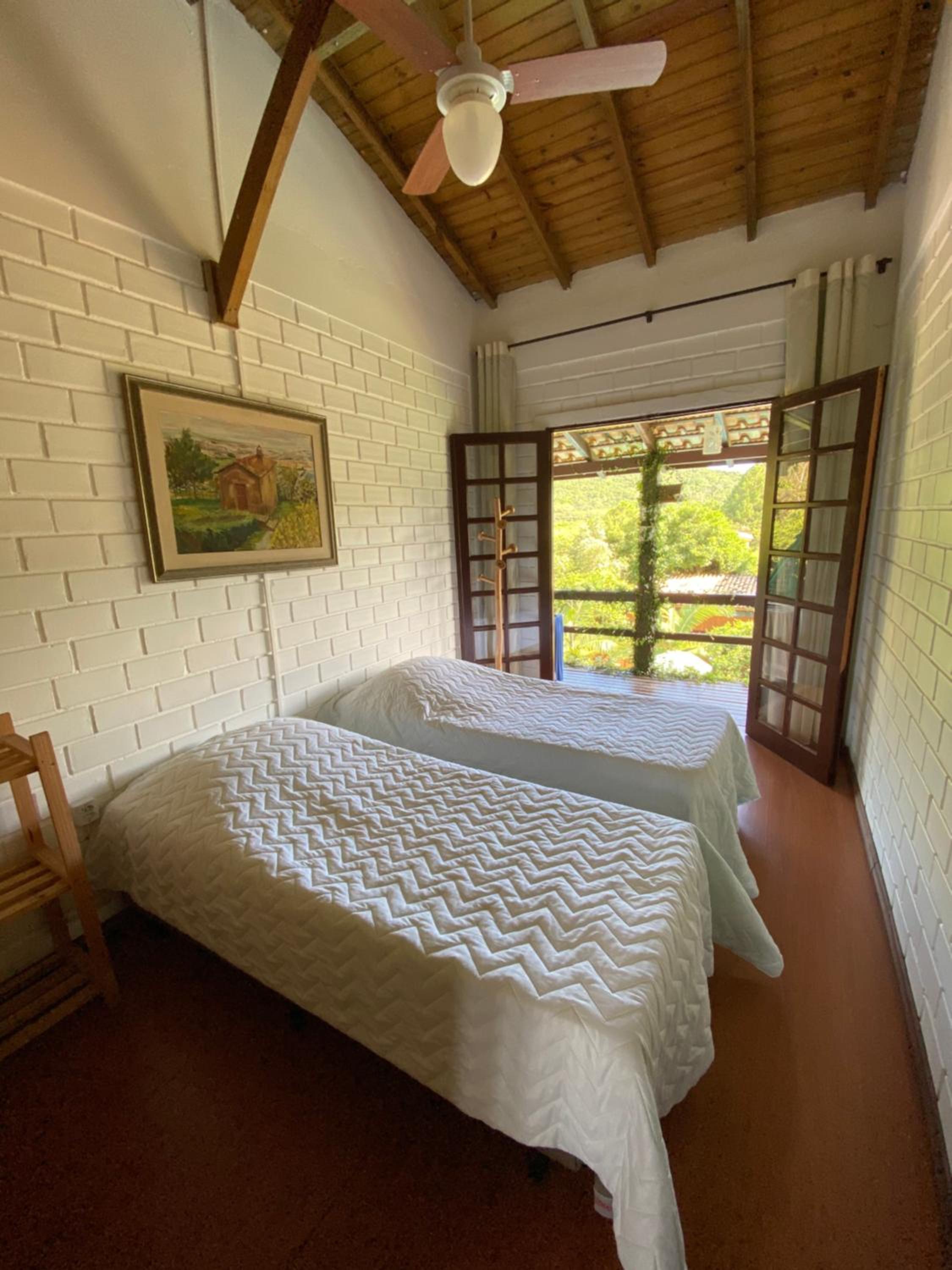 Basic Triple Room with Shared Bathroom photo 2