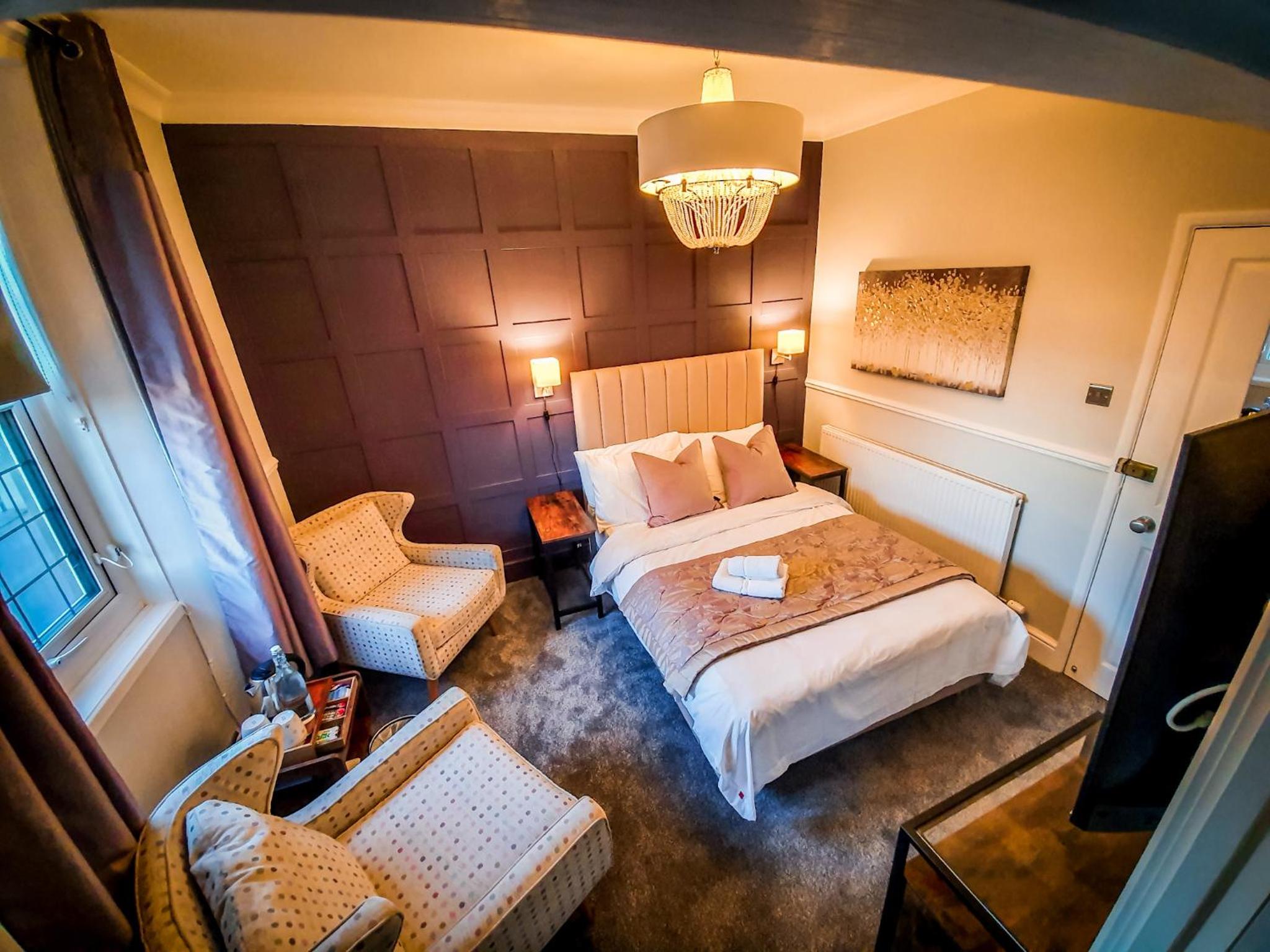 Deluxe Double Room - Photo 14