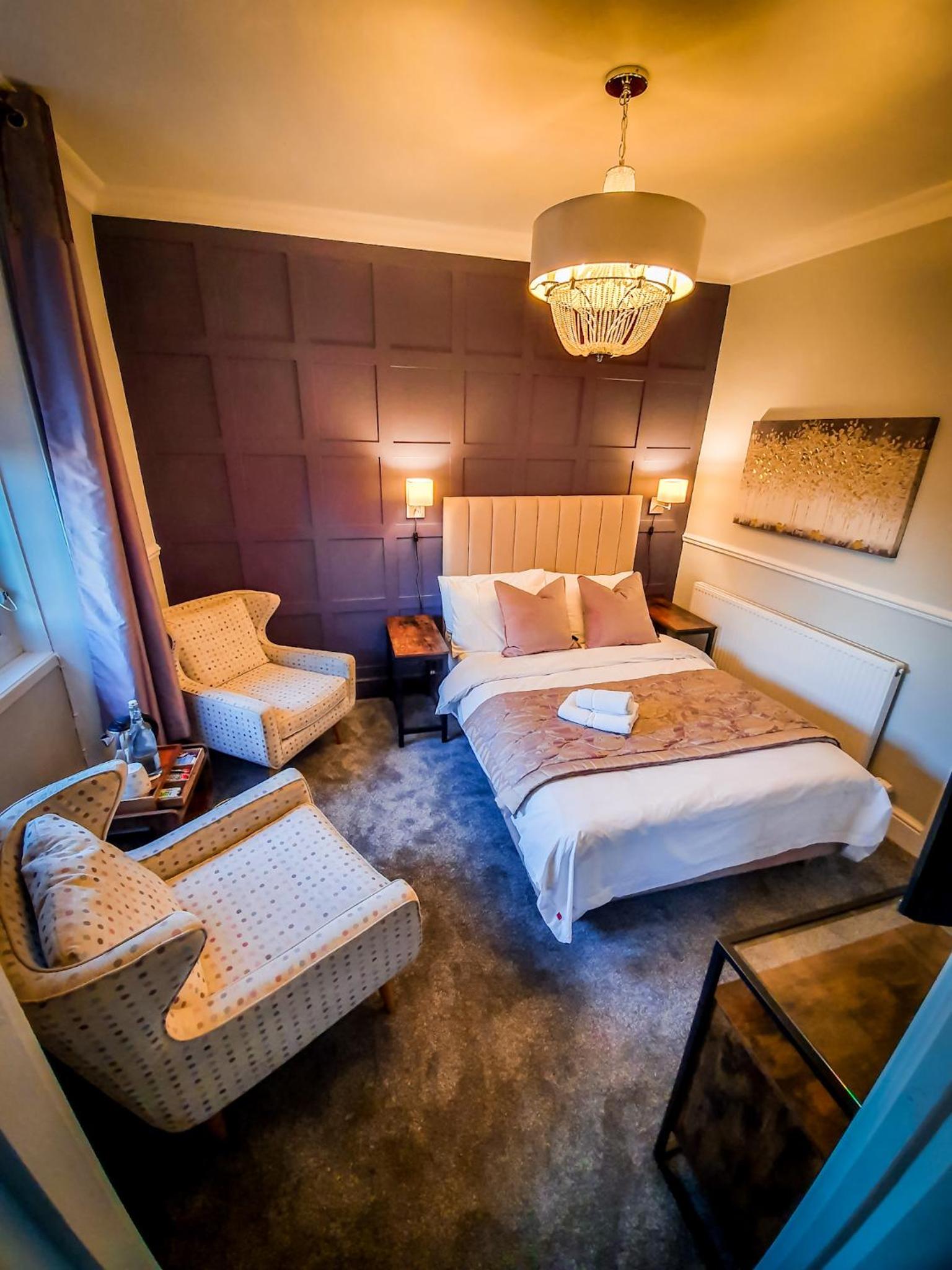 Deluxe Double Room - Photo 13