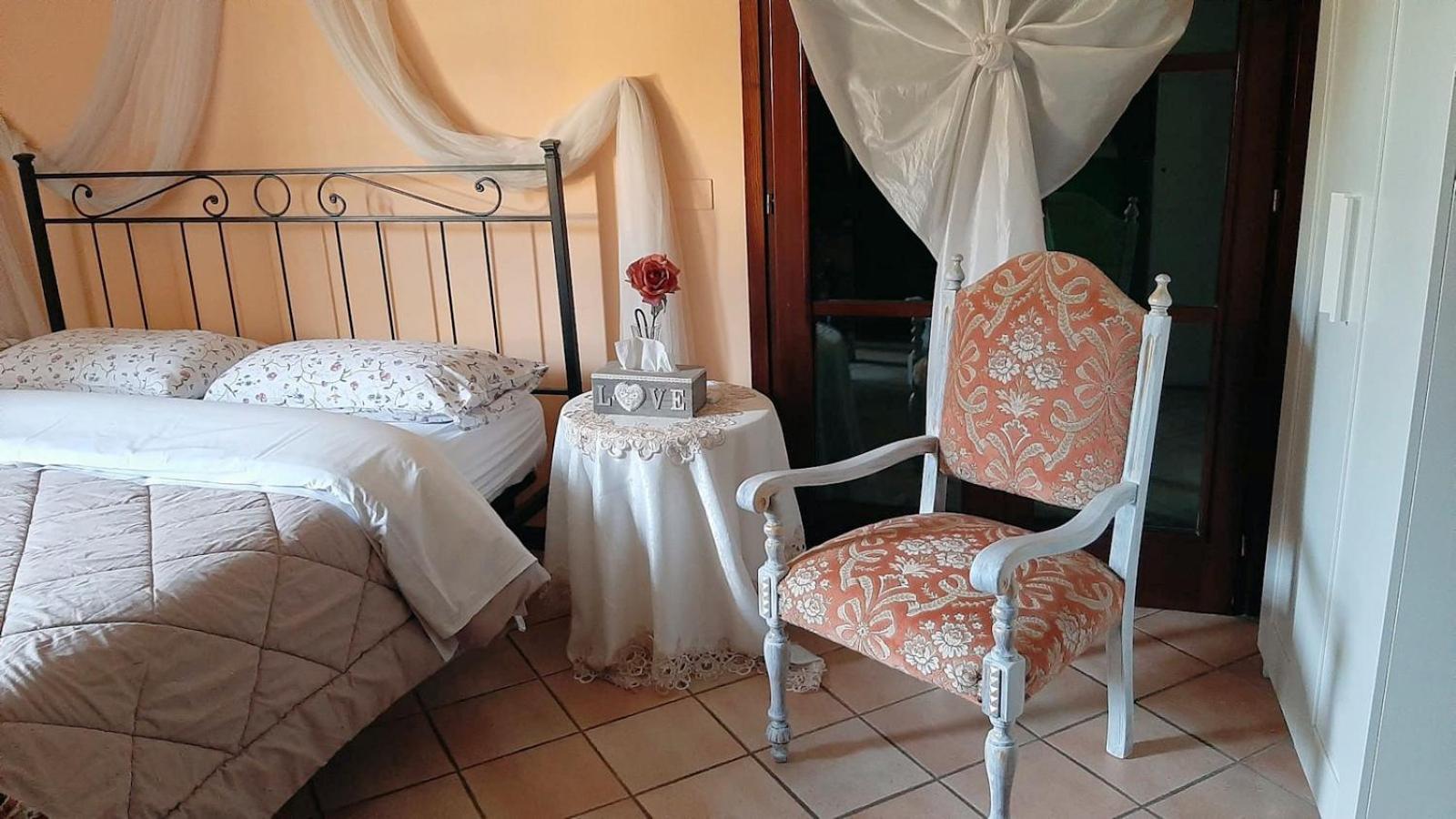Double or Twin Room - Photo 4