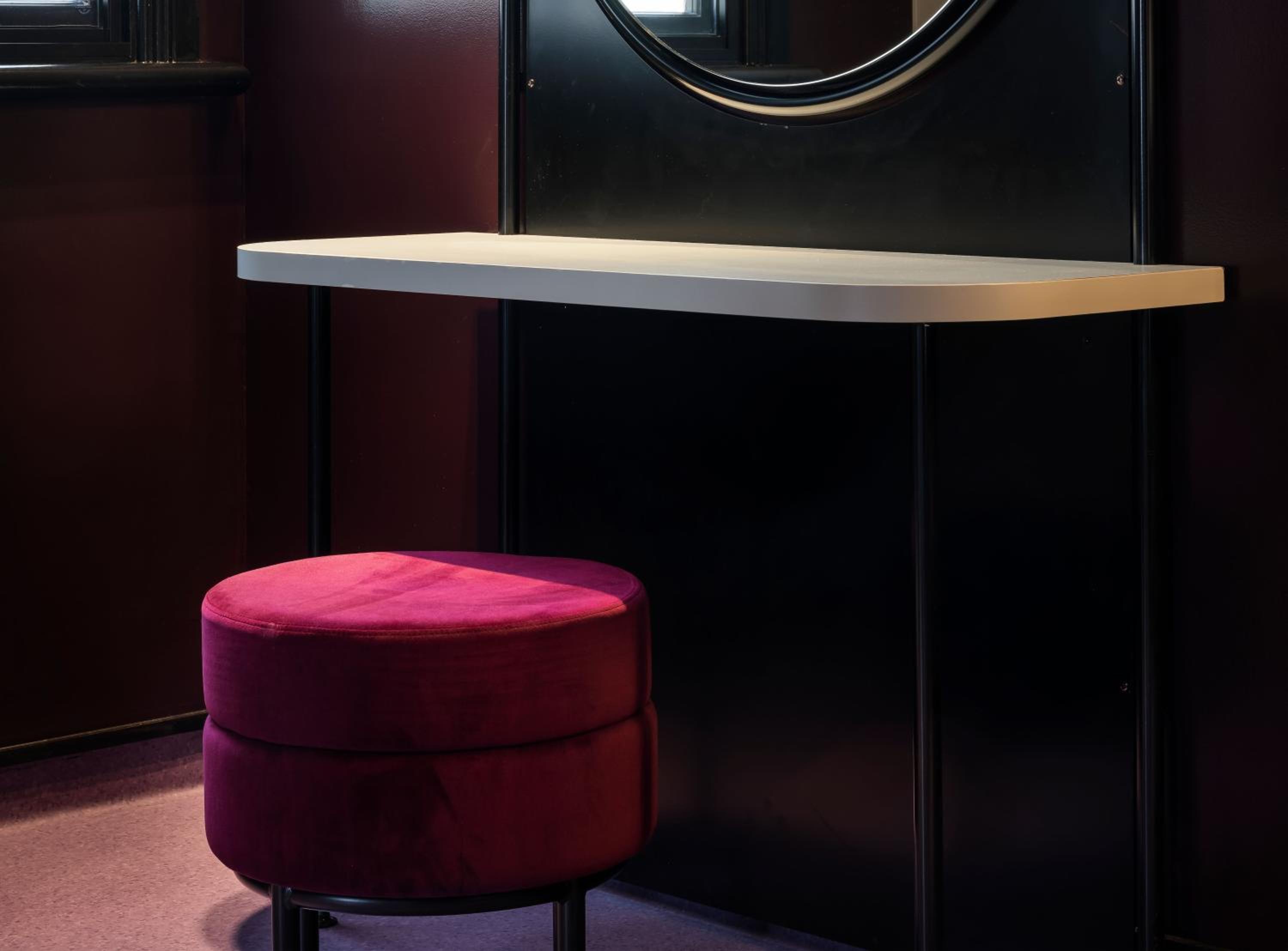 Executive Suite - Photo 5