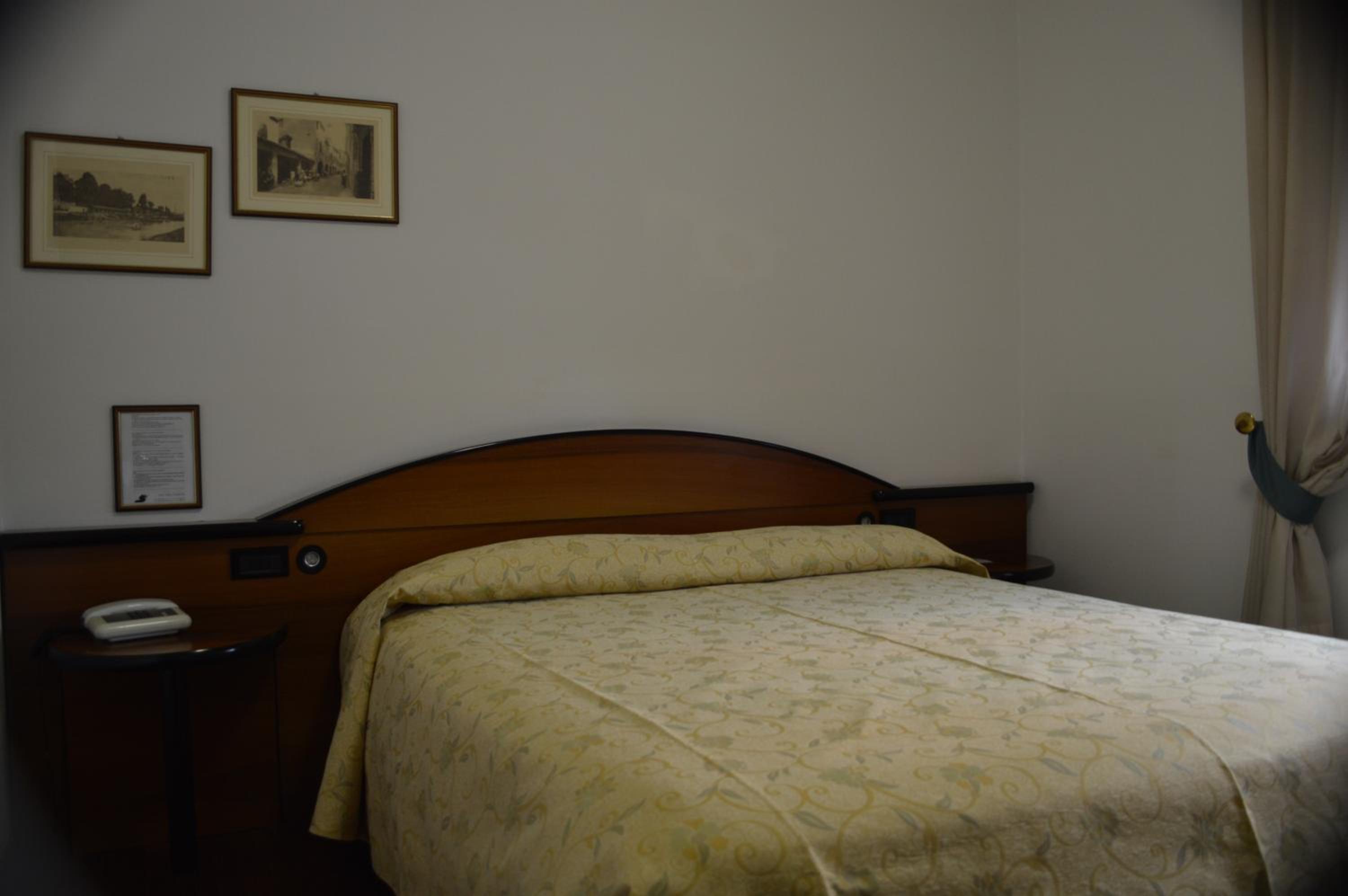 Standard Double Room - Photo 3