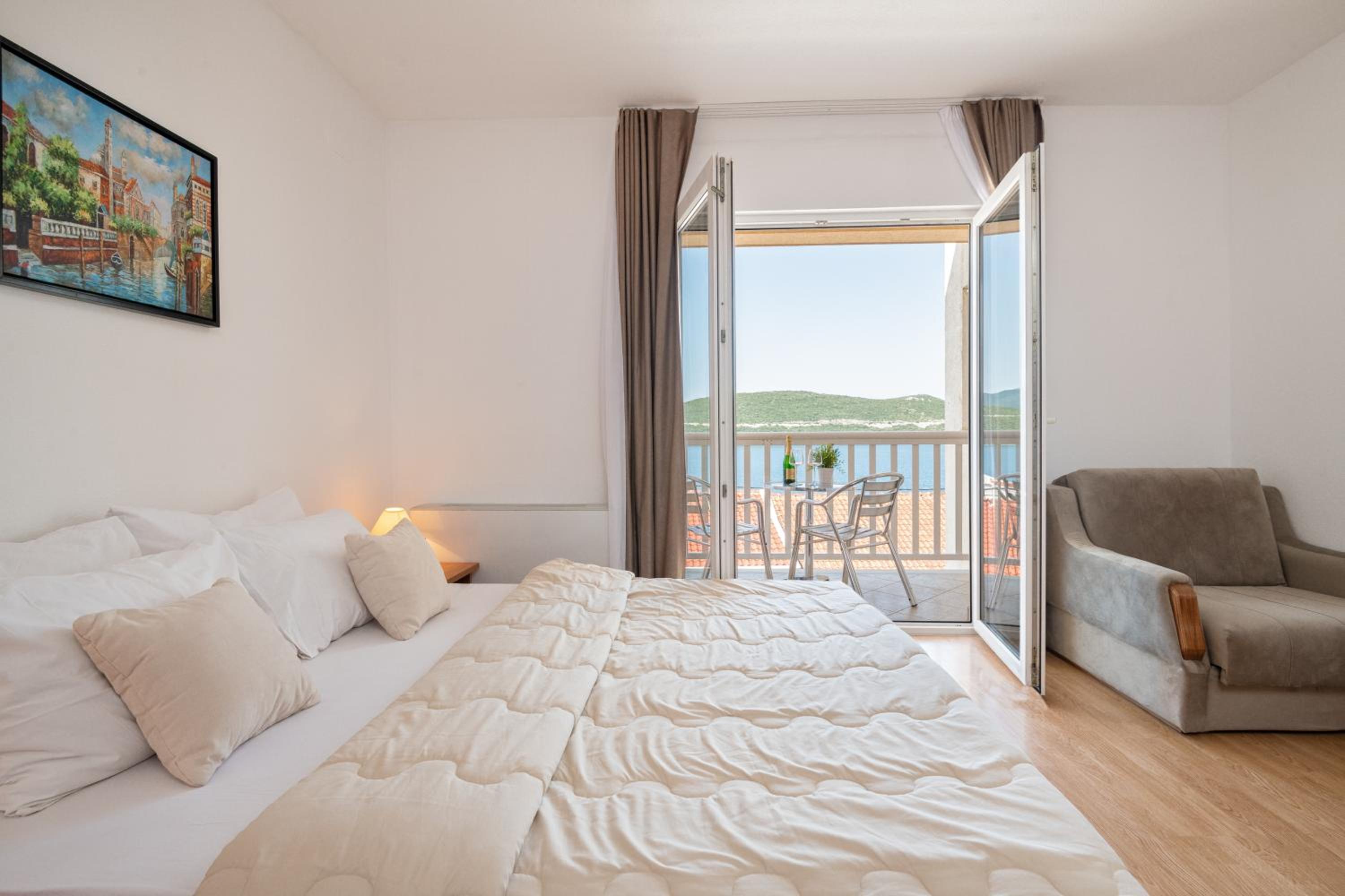 Studio Apartment with Sea View photo 3