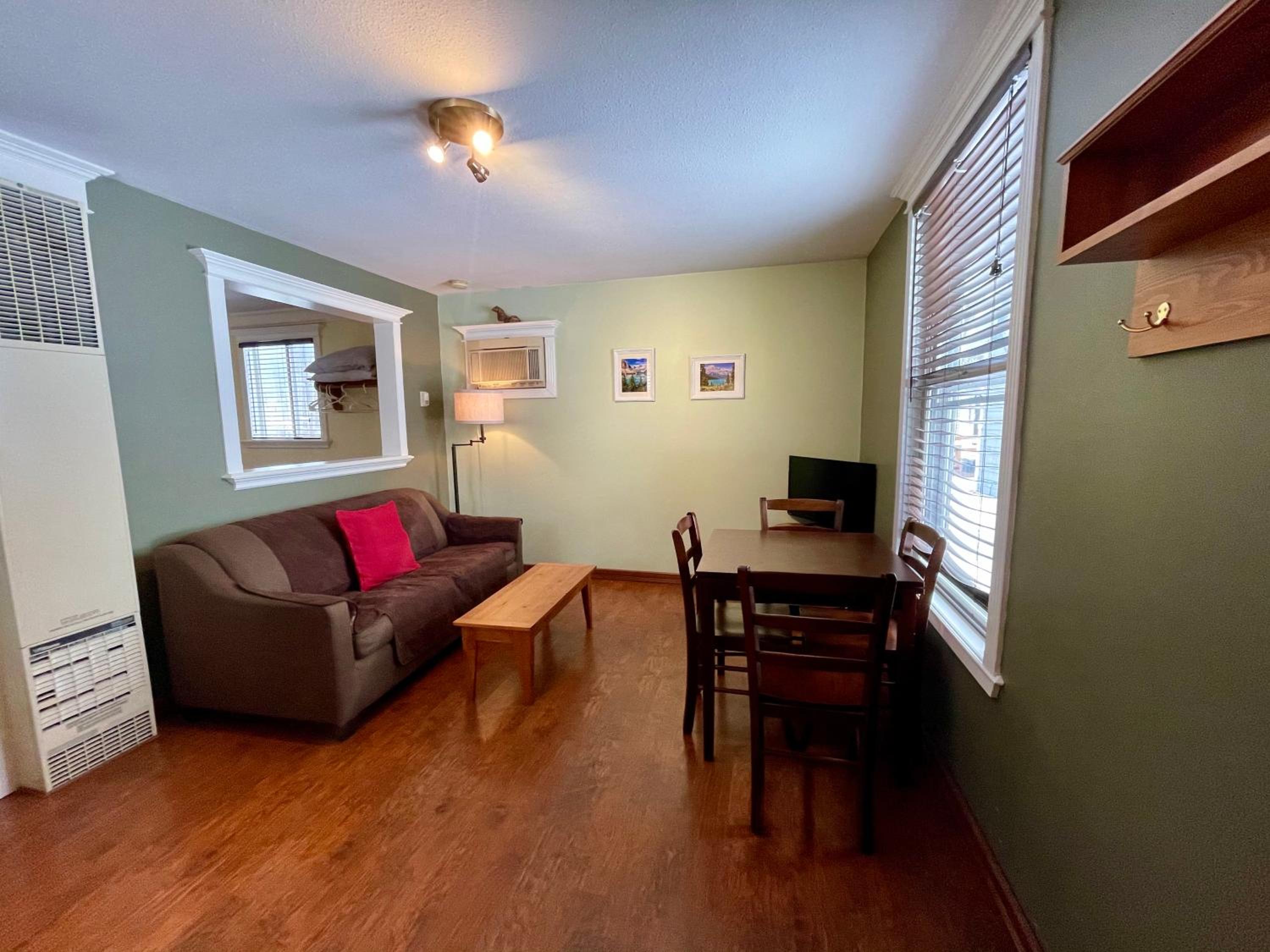 One-Bedroom Cottage 2 - Photo 1