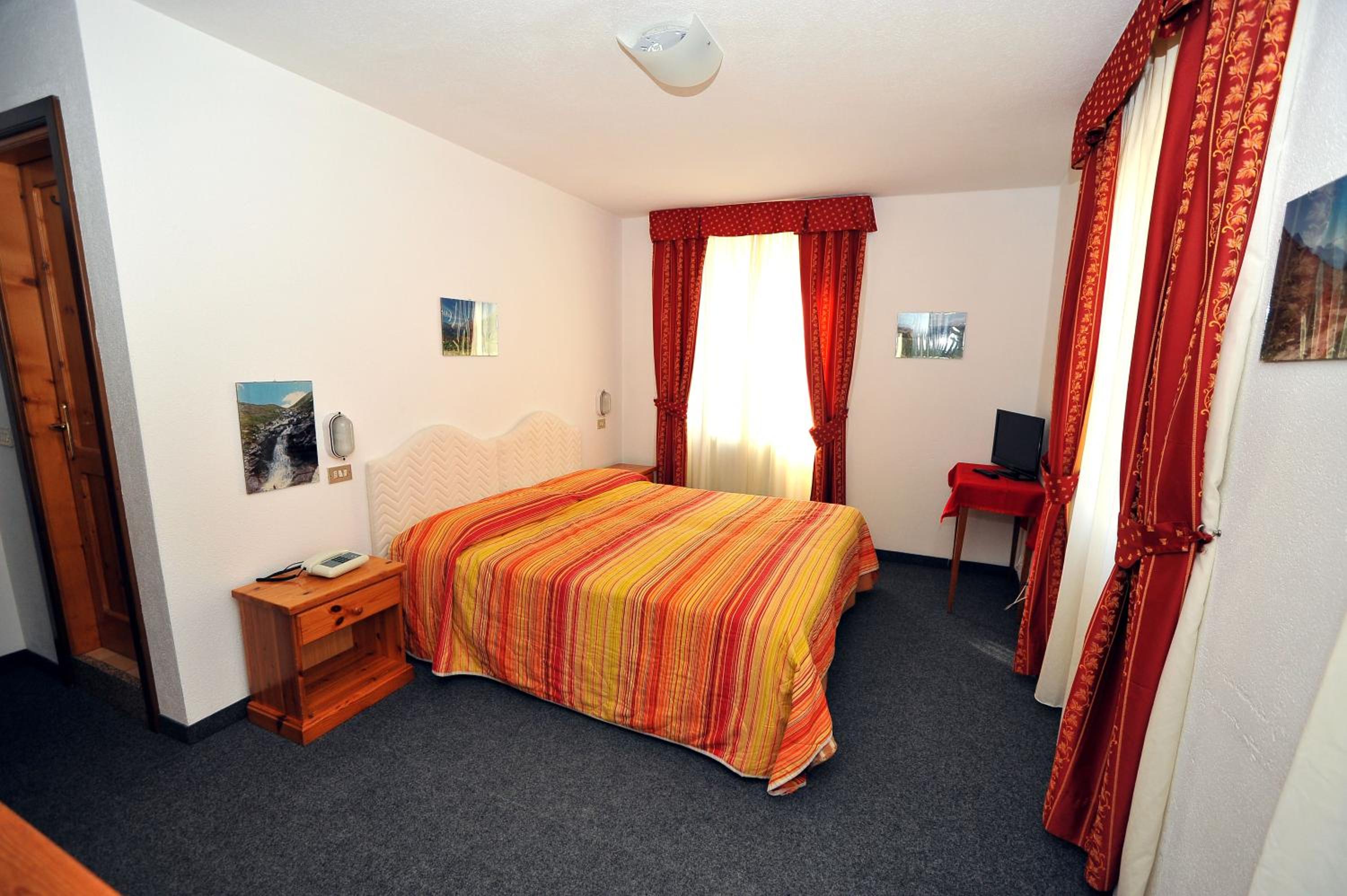 Double or Twin Room photo 3
