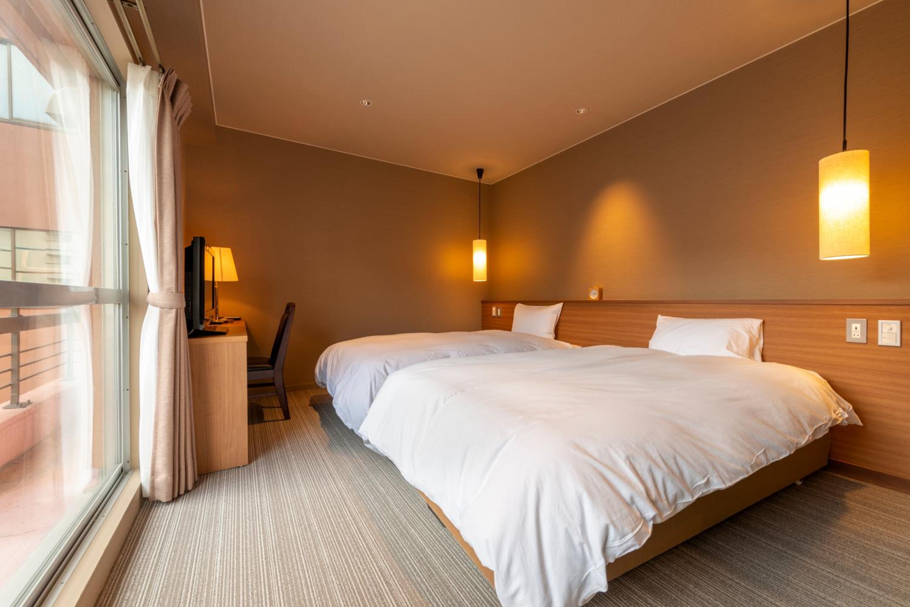 Twin Room with Mountain View - Non-Smoking photo 2