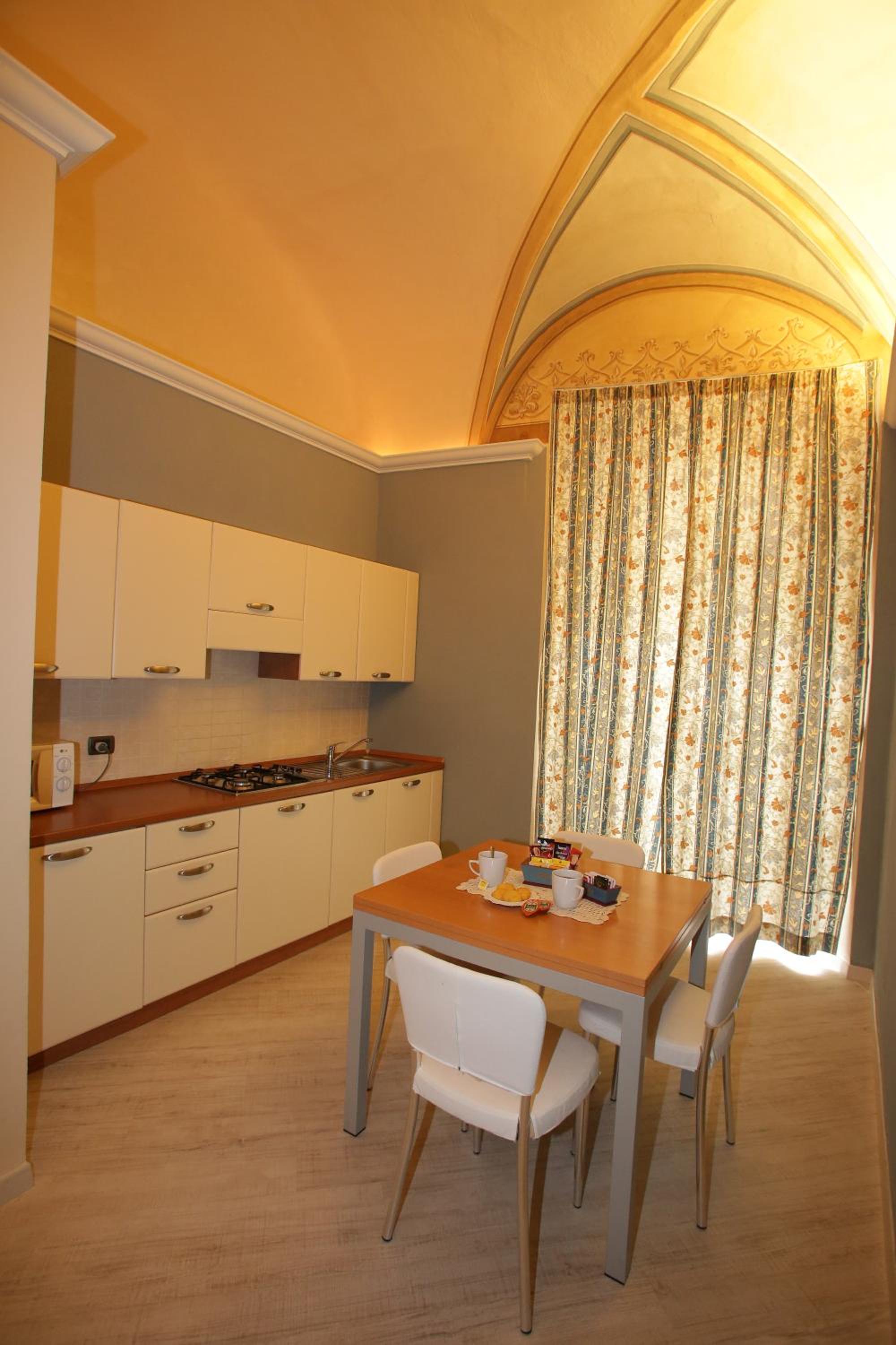 Superior One-Bedroom Apartment with Balcony - Photo 9