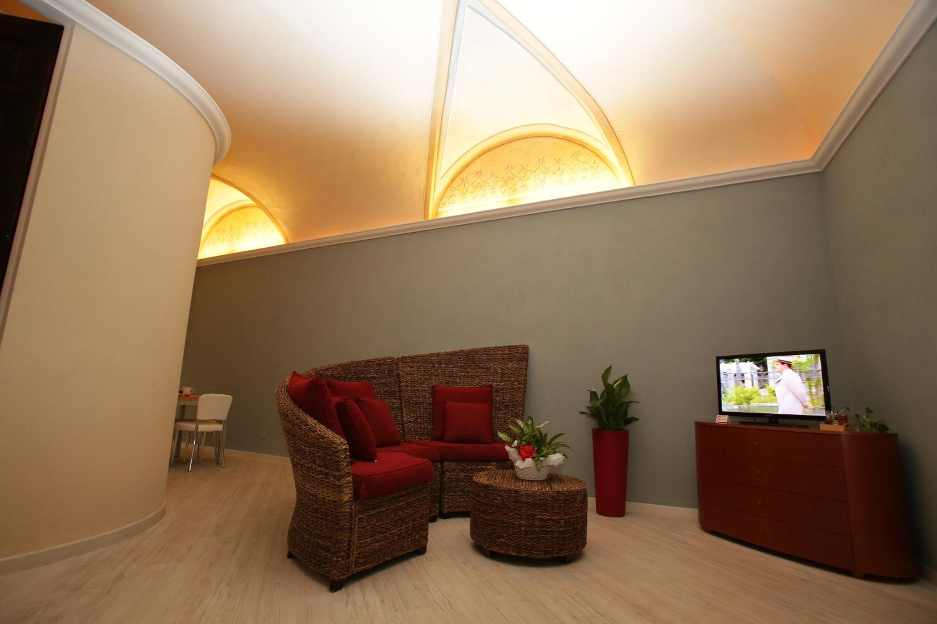 Superior One-Bedroom Apartment with Balcony - Photo 6