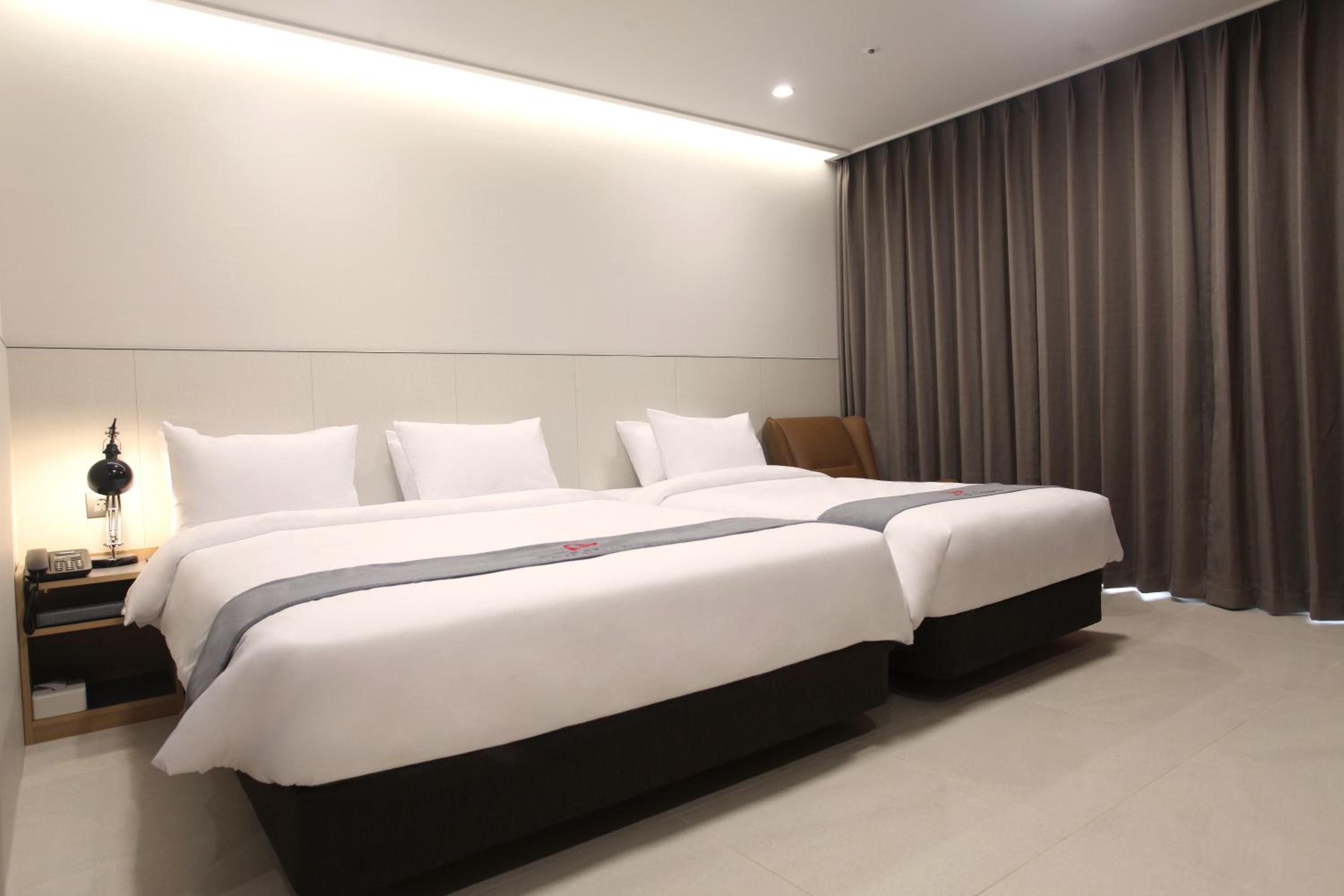 Deluxe Twin Room - Photo 7