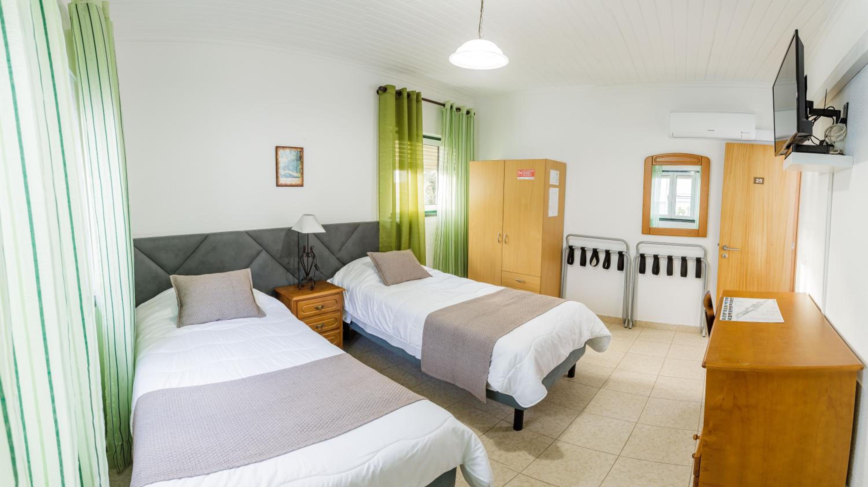 Twin Room with Private Bathroom photo 2