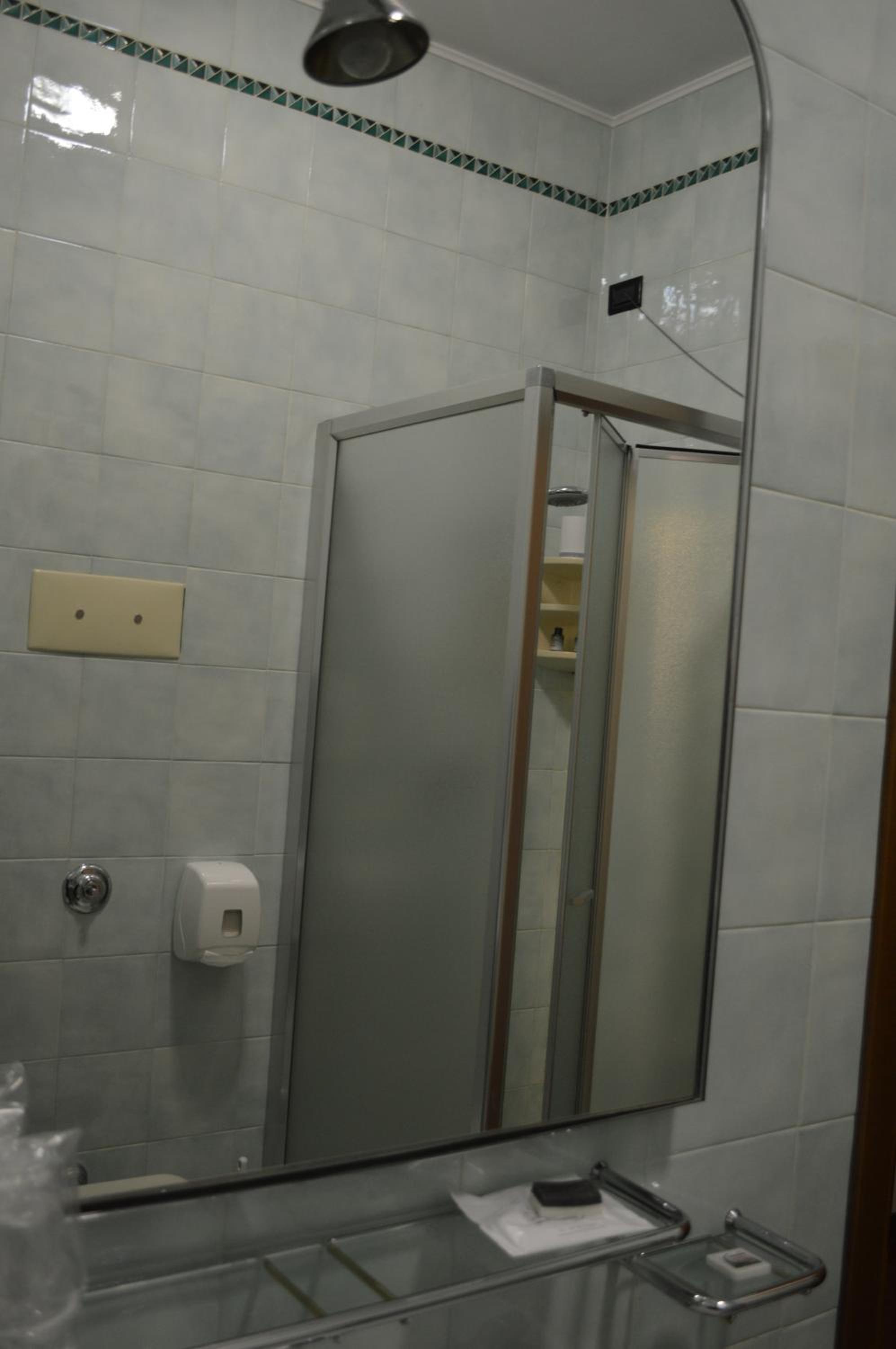 Standard Double Room - Photo 6