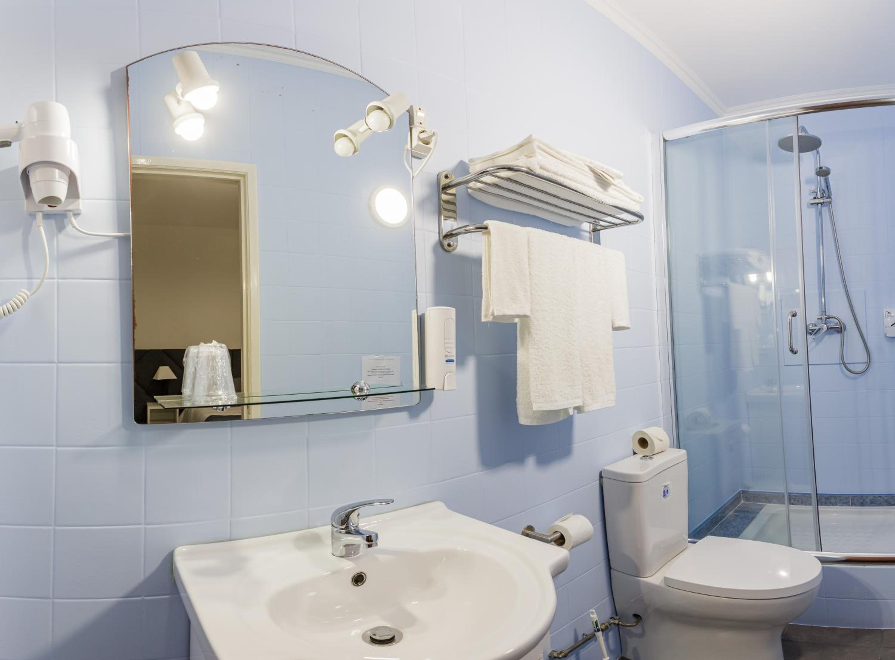 Double Room with Private Bathroom photo 2