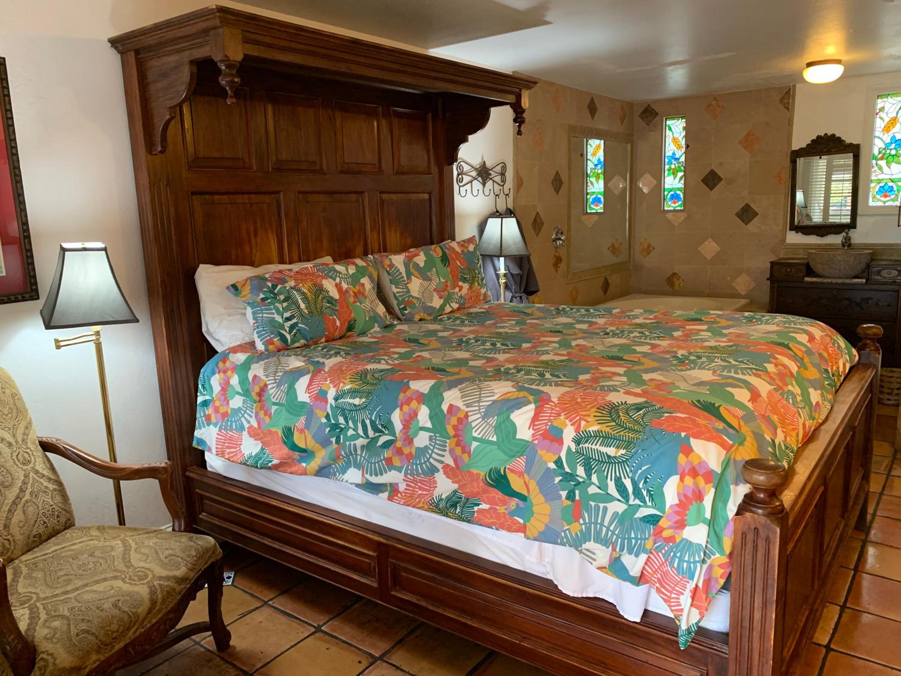 King Suite with Spa Bath - Photo 17