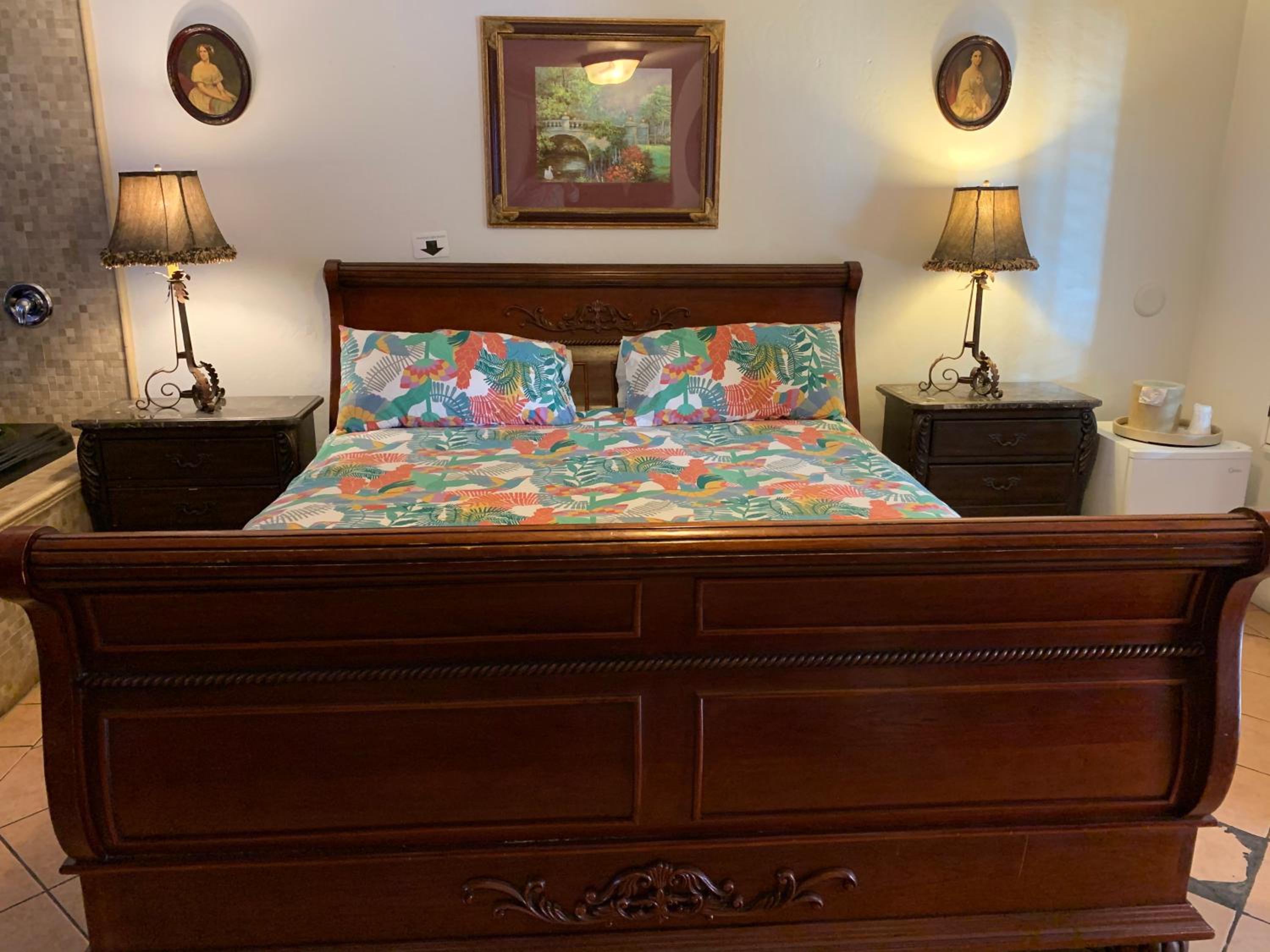 King Suite with Spa Bath - Photo 19