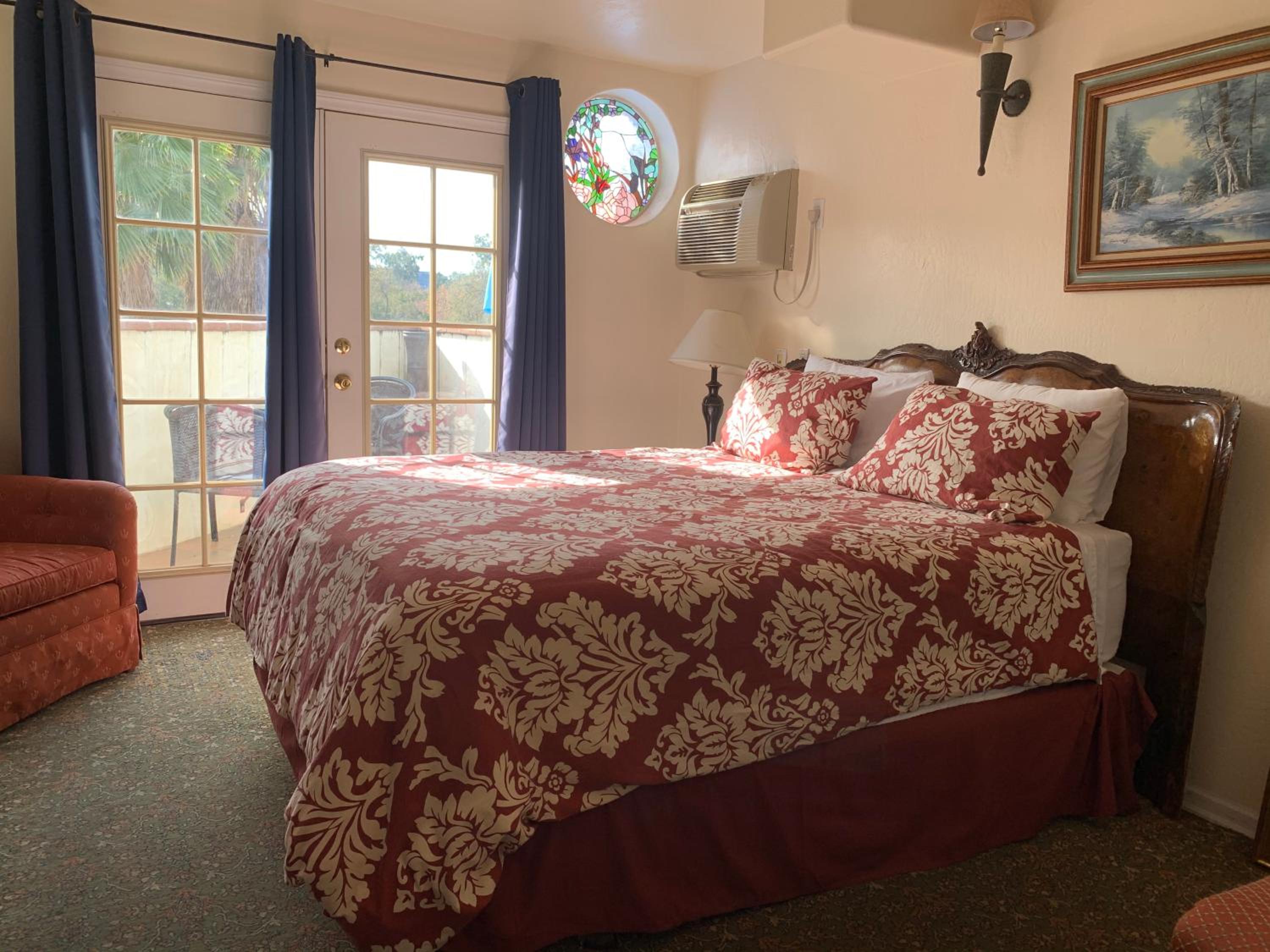 Executive Suite - Photo 9