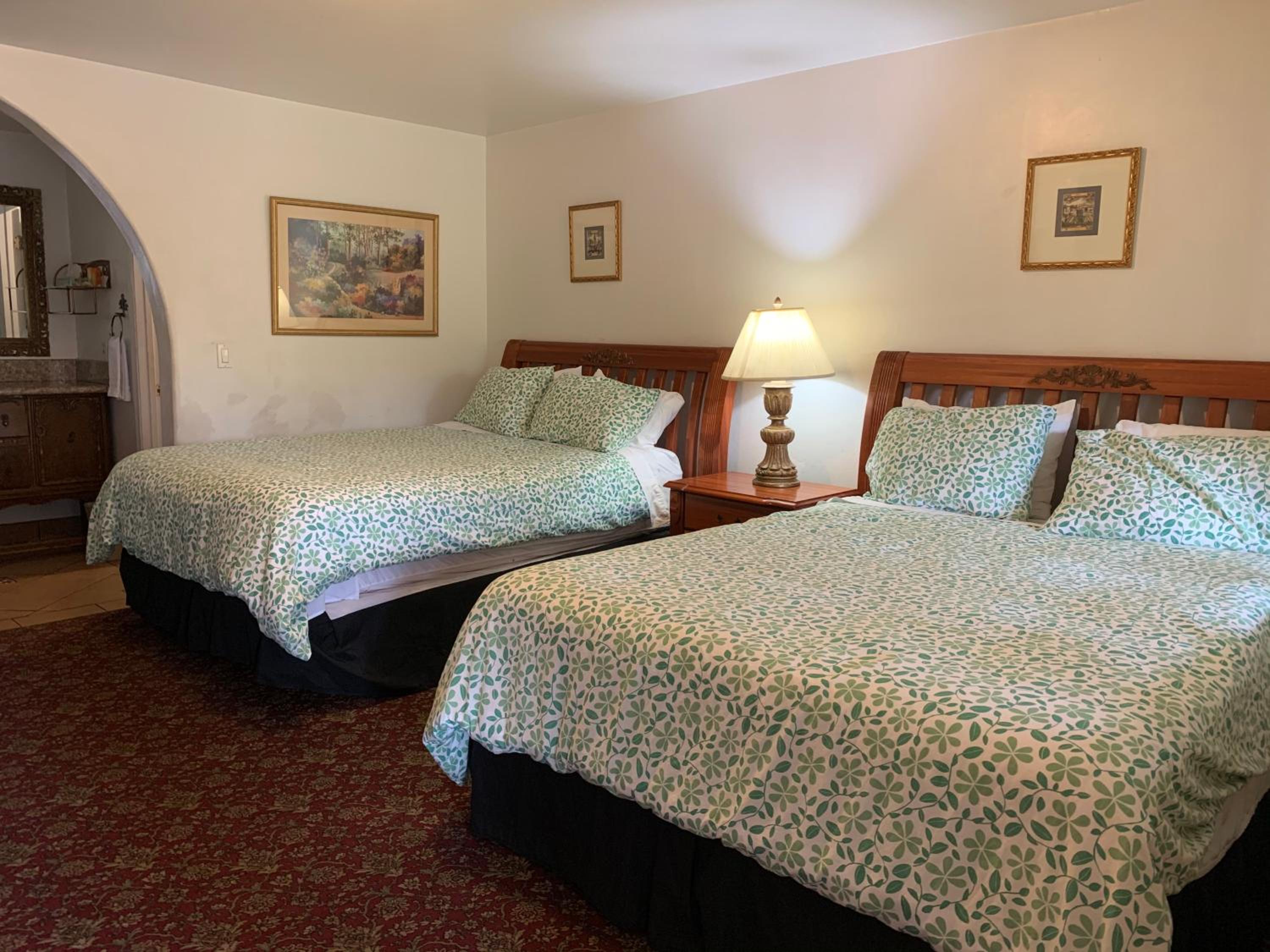 Double Queen Room - Photo 1