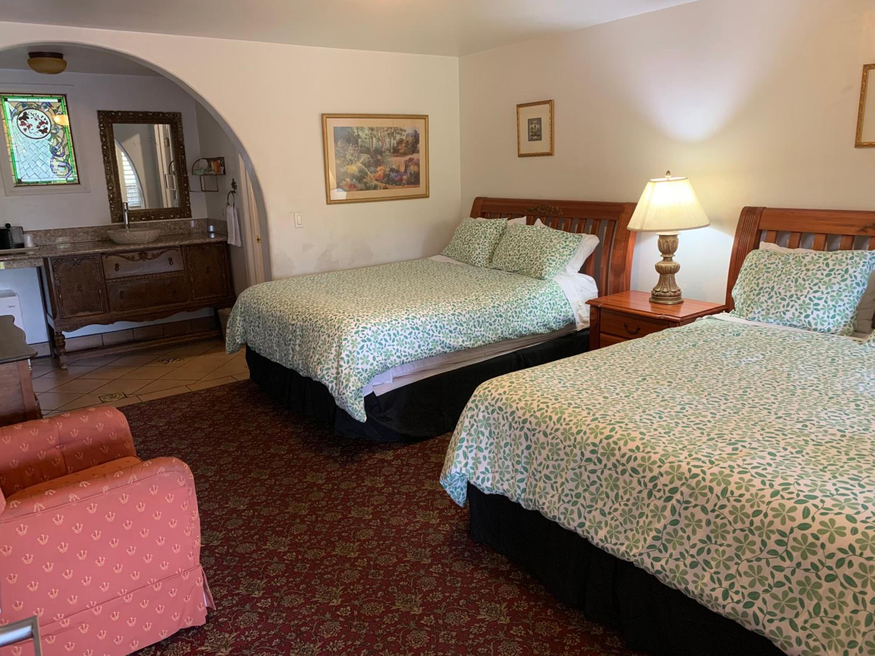 Double Queen Room - Photo 6