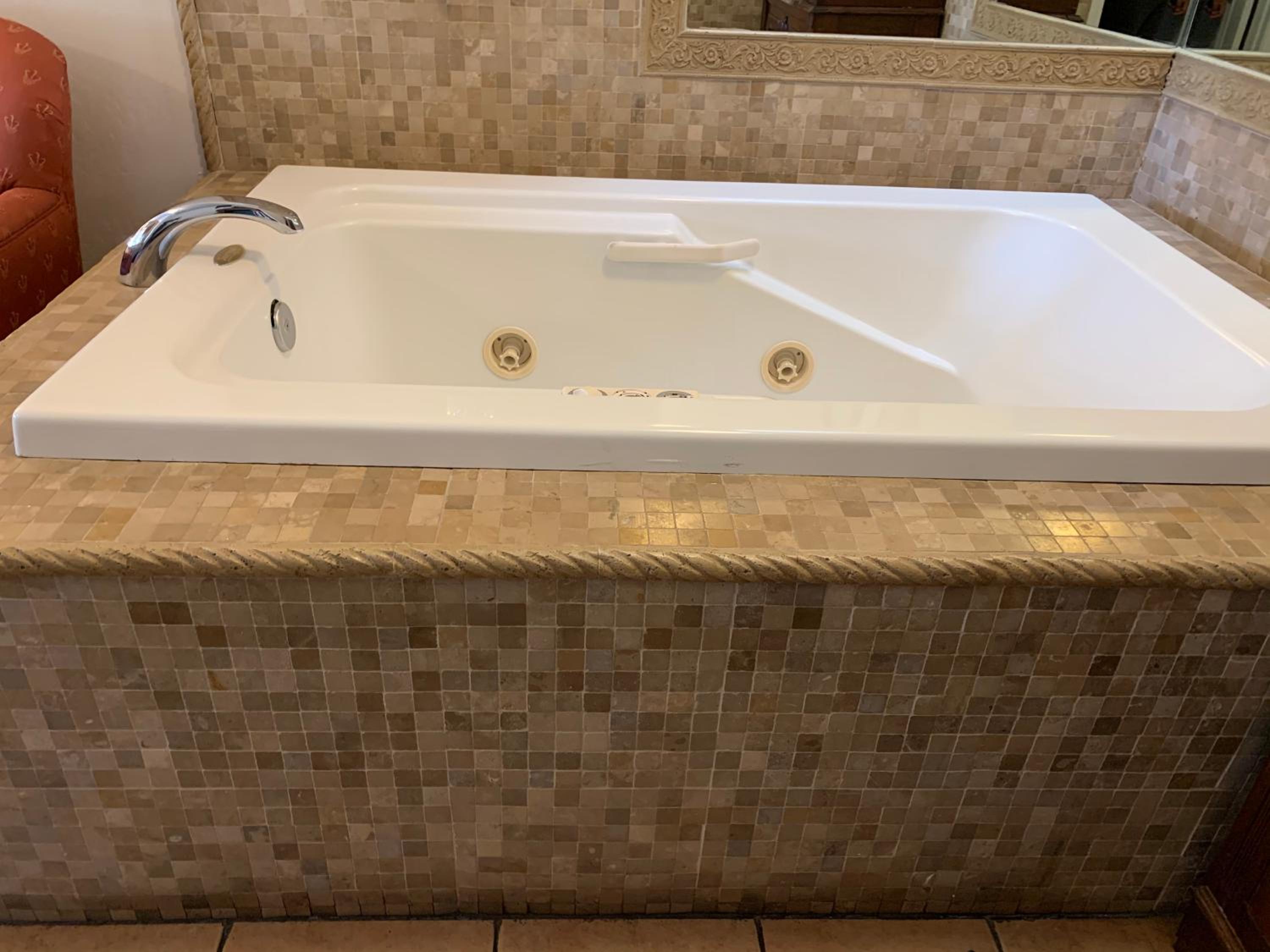 King Suite with Spa Bath - Photo 16