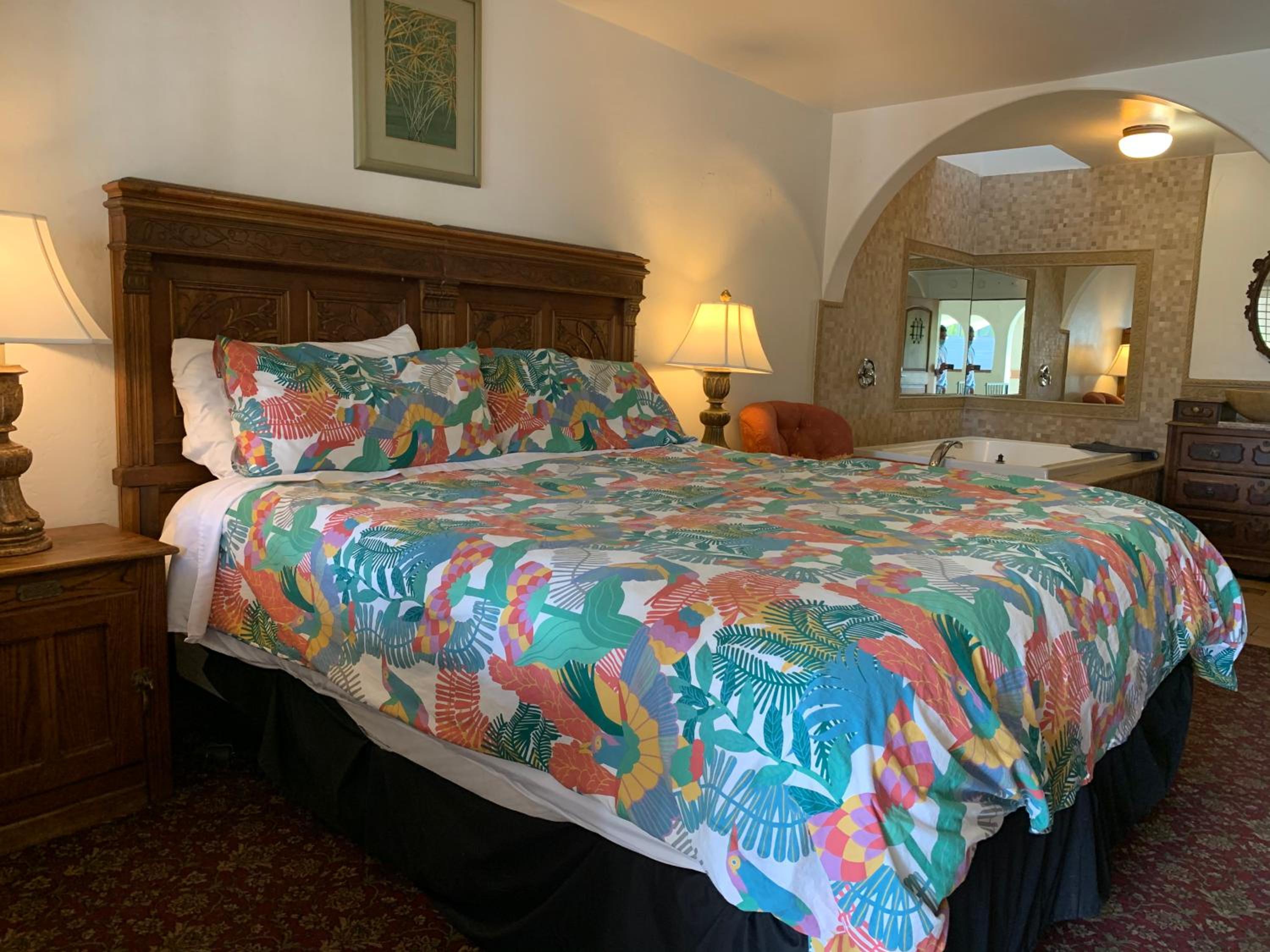 King Suite with Spa Bath - Photo 14