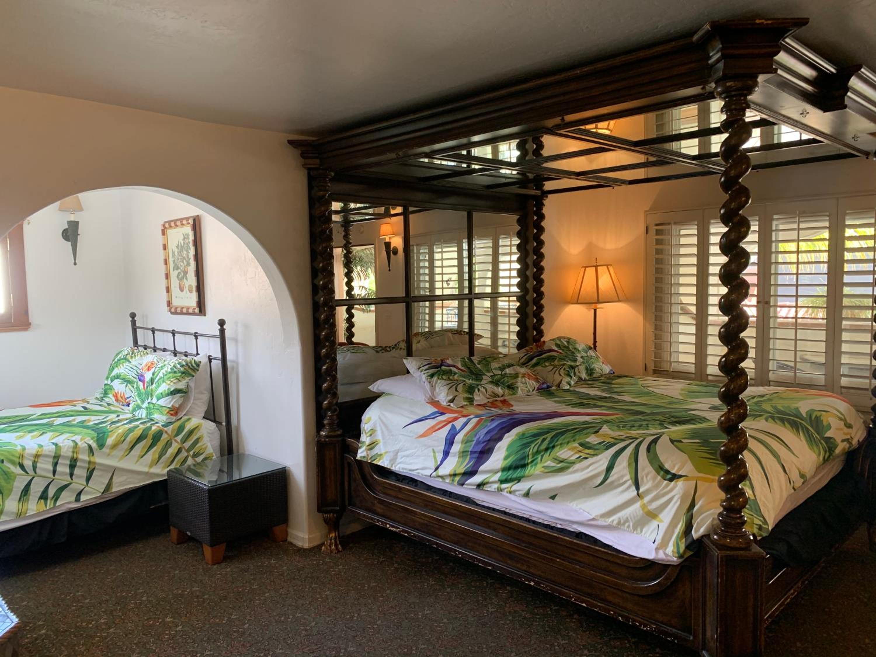 Executive Suite - Photo 7