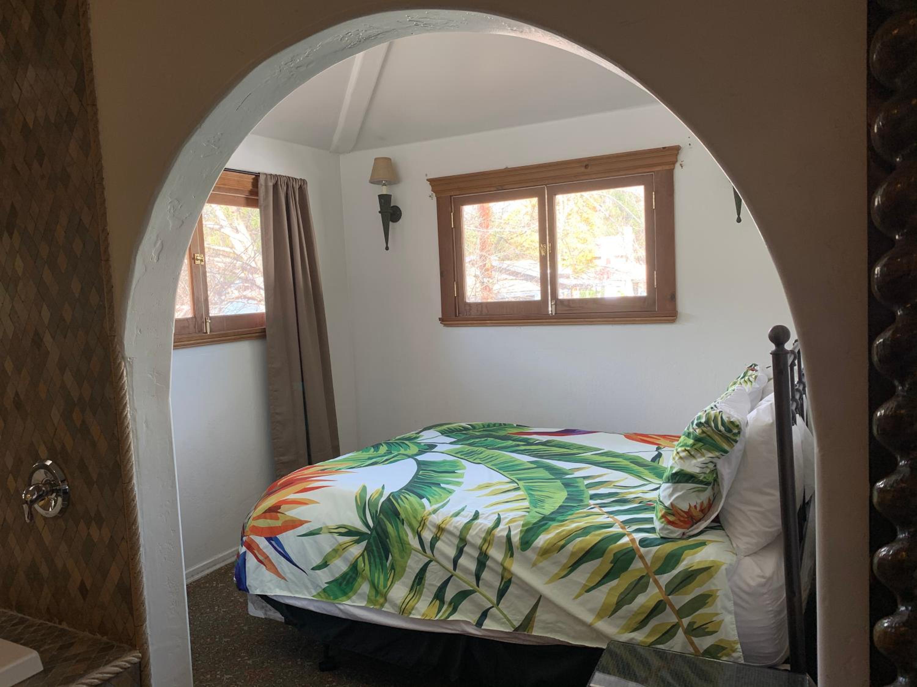 Executive Suite - Photo 2