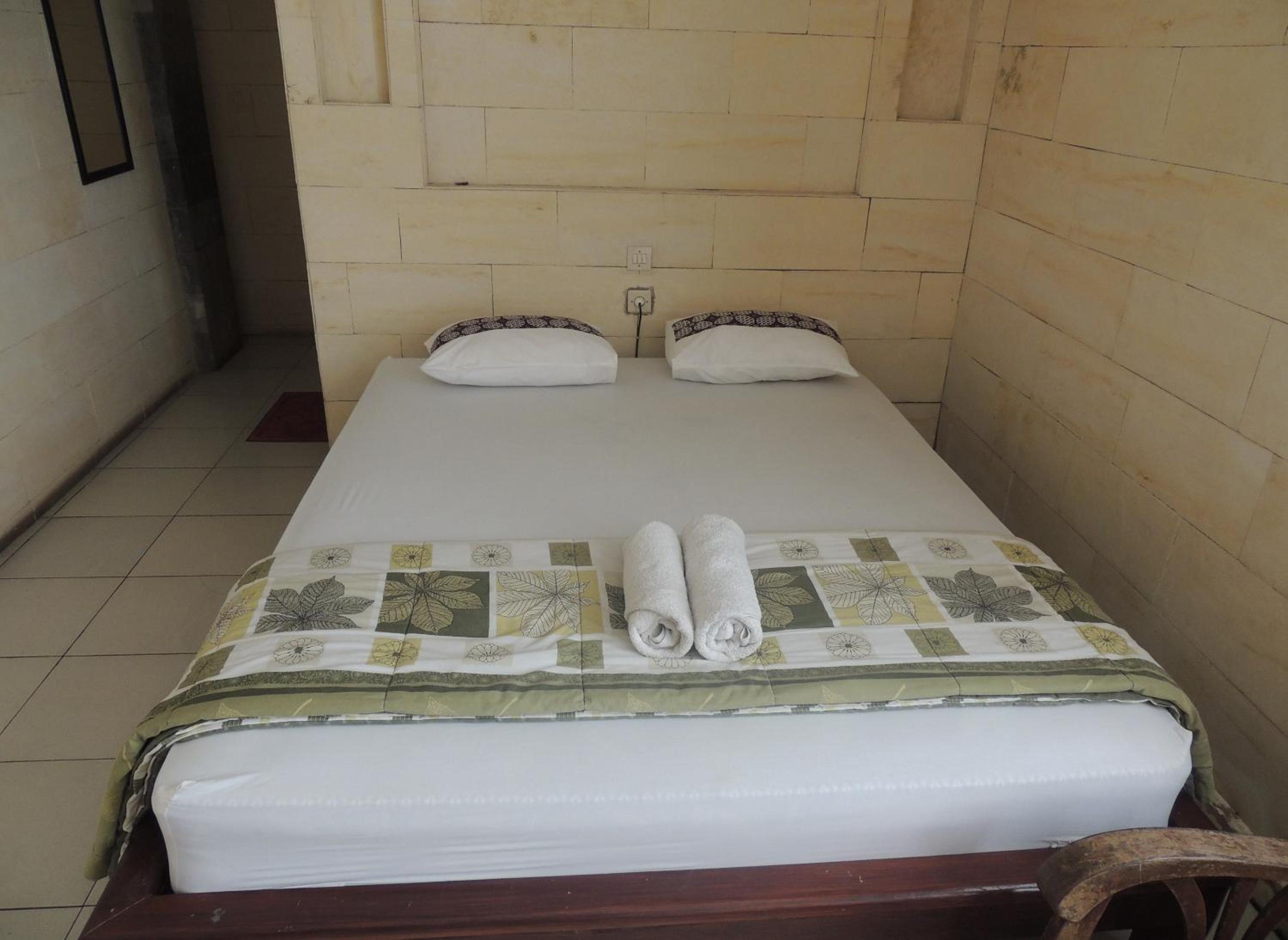 Budget Double Room - Photo 4