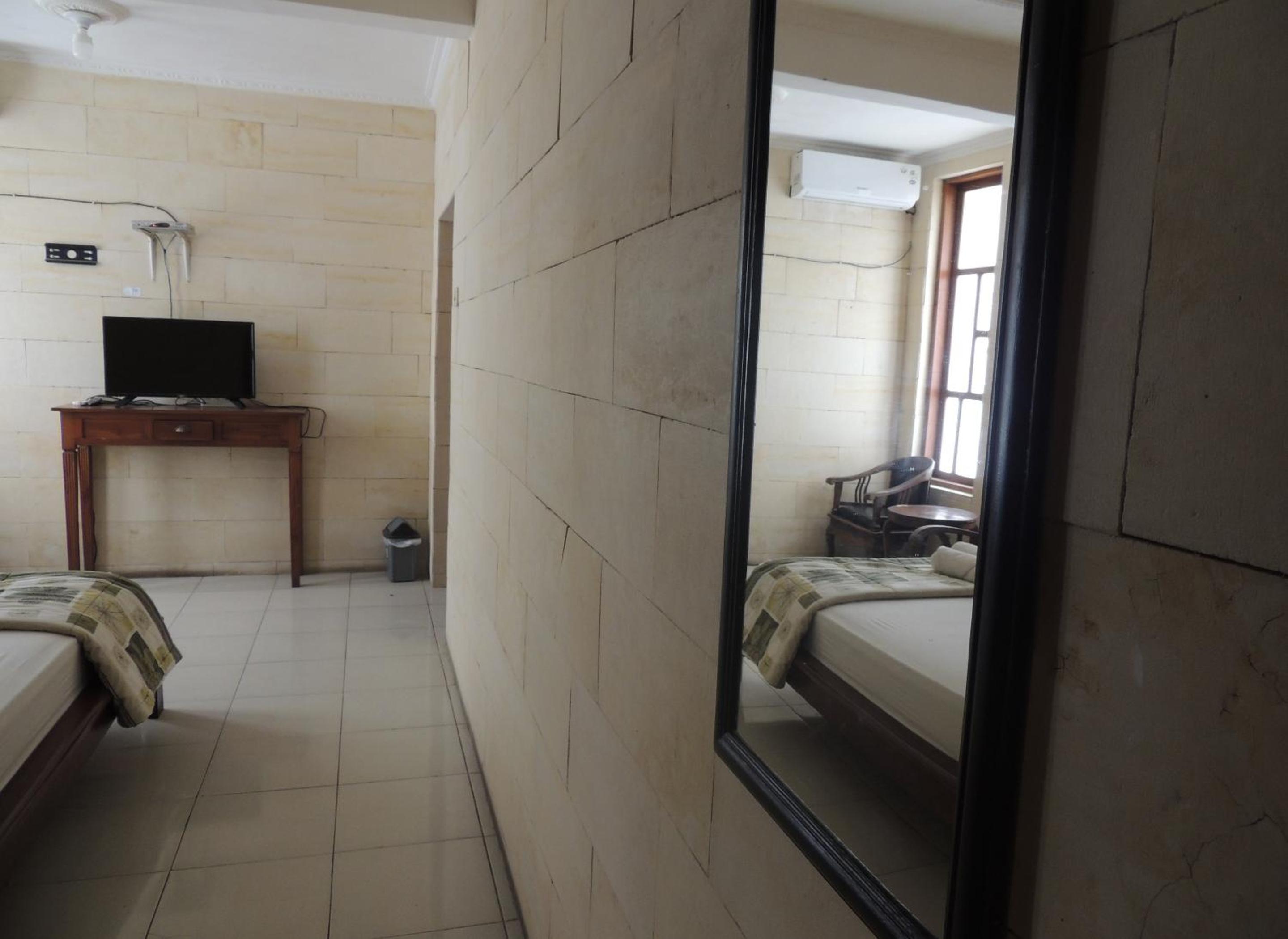 Budget Double Room - Photo 7