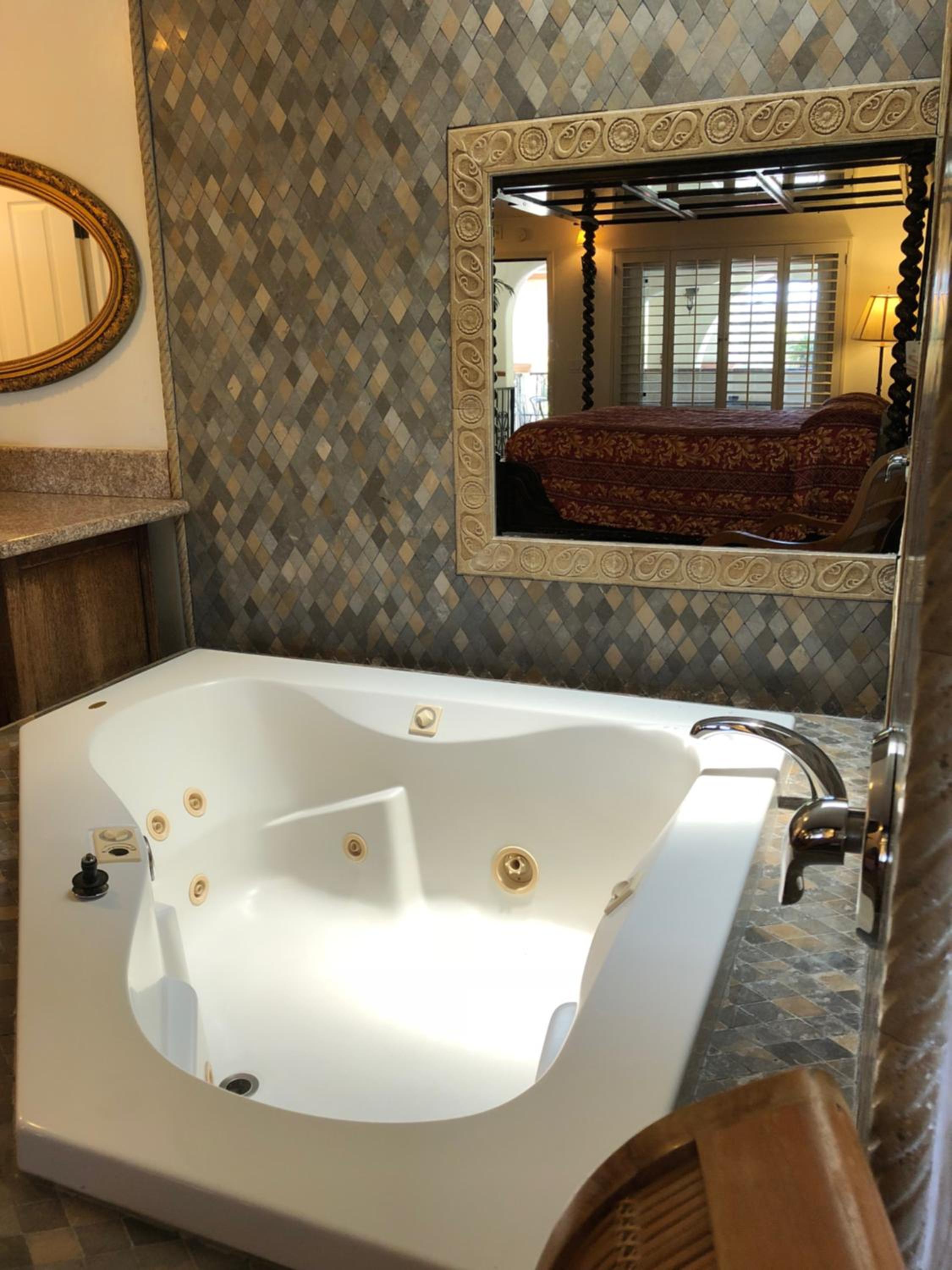 Executive Suite - Photo 15