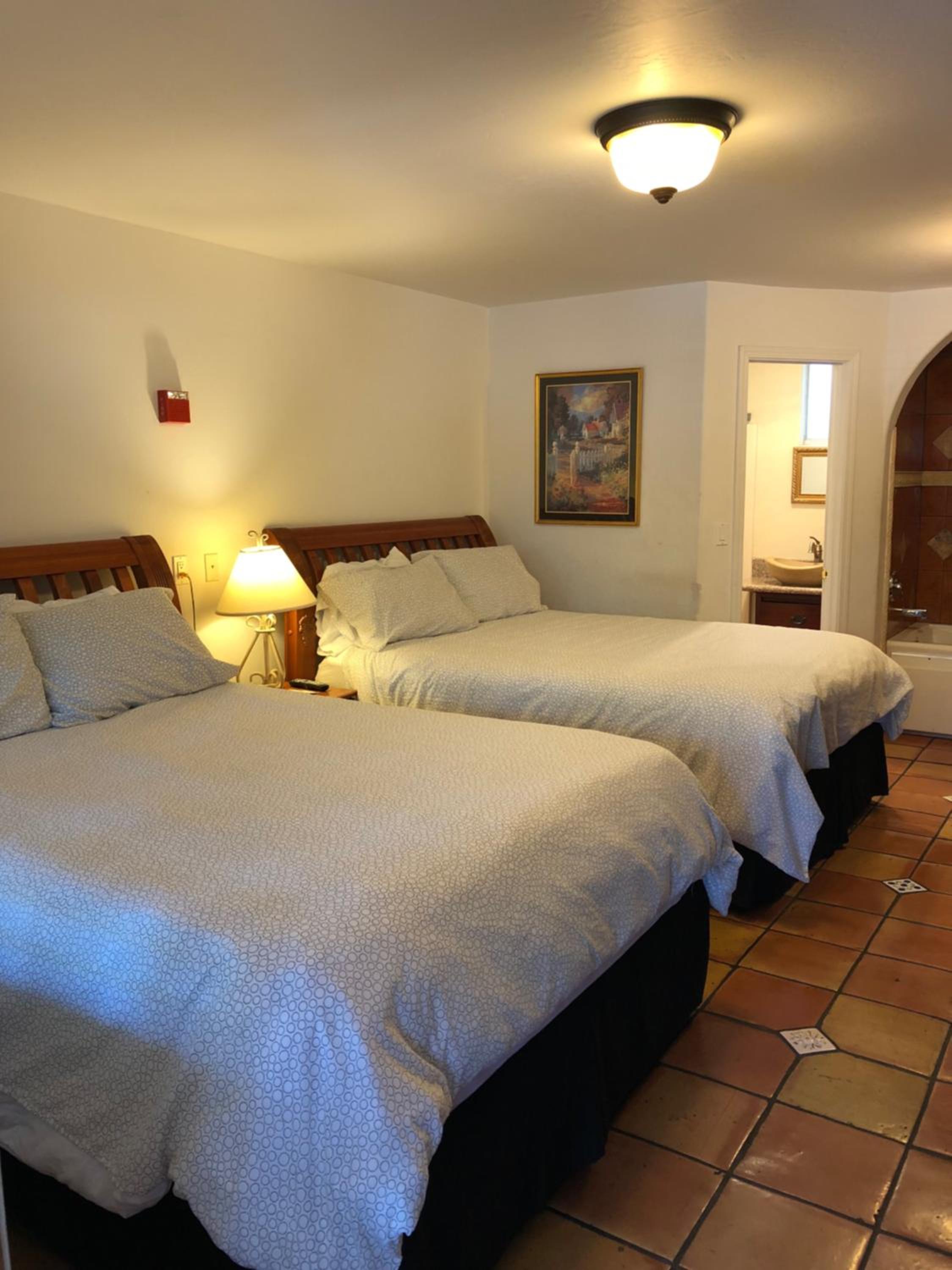 Queen Room with Spa Bath - Photo 1
