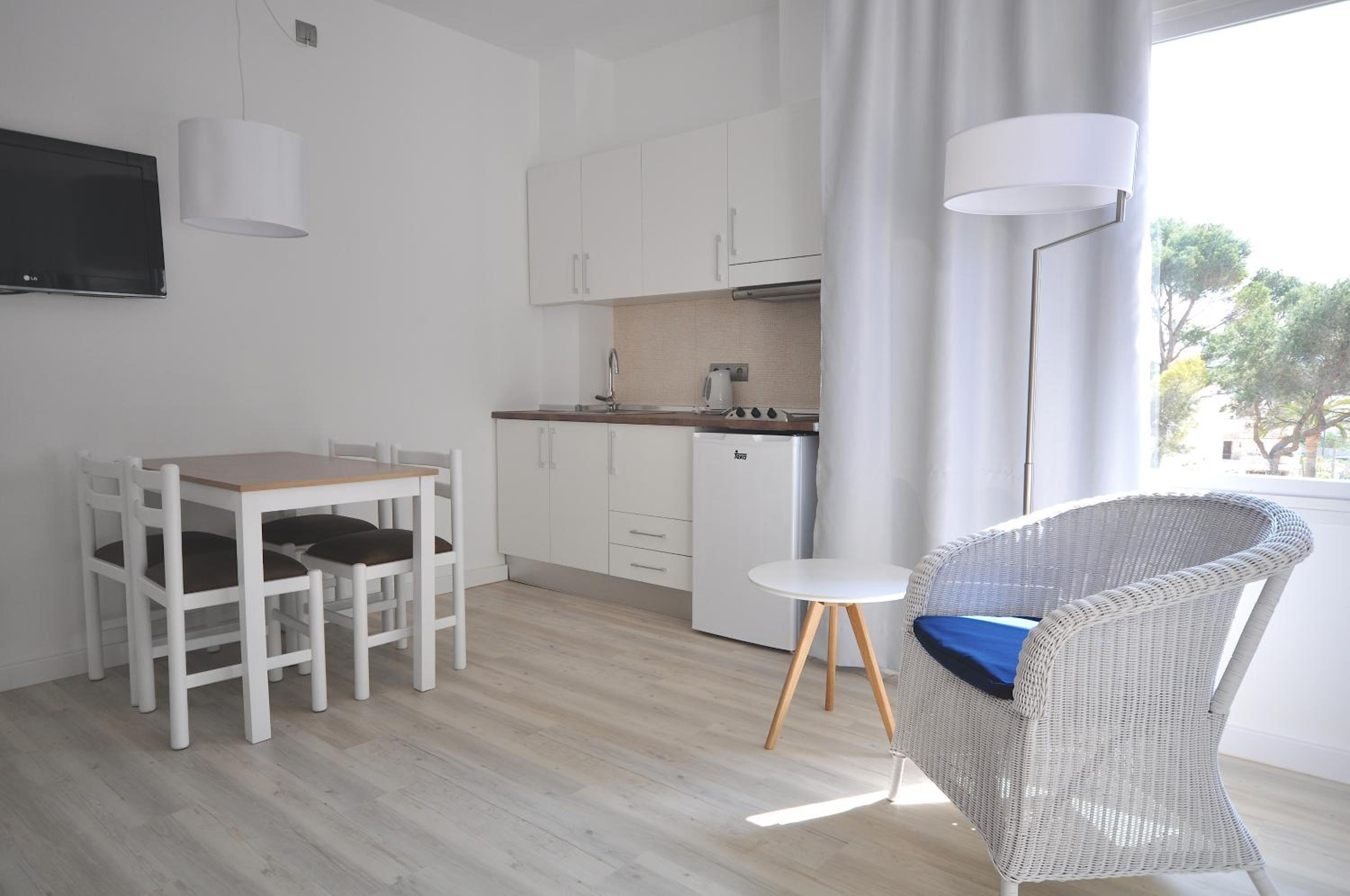 Superior Two-Bedroom Apartment - Photo 8