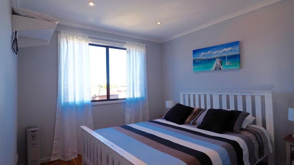 Five-Bedroom House photo 1