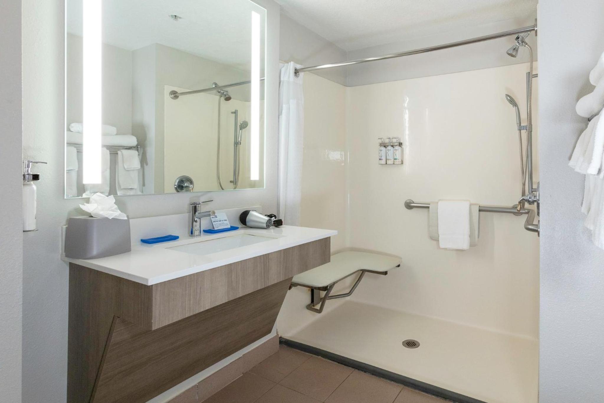 Standard Queen Room with Two Queen Beds - Communications and Mobility Accessible