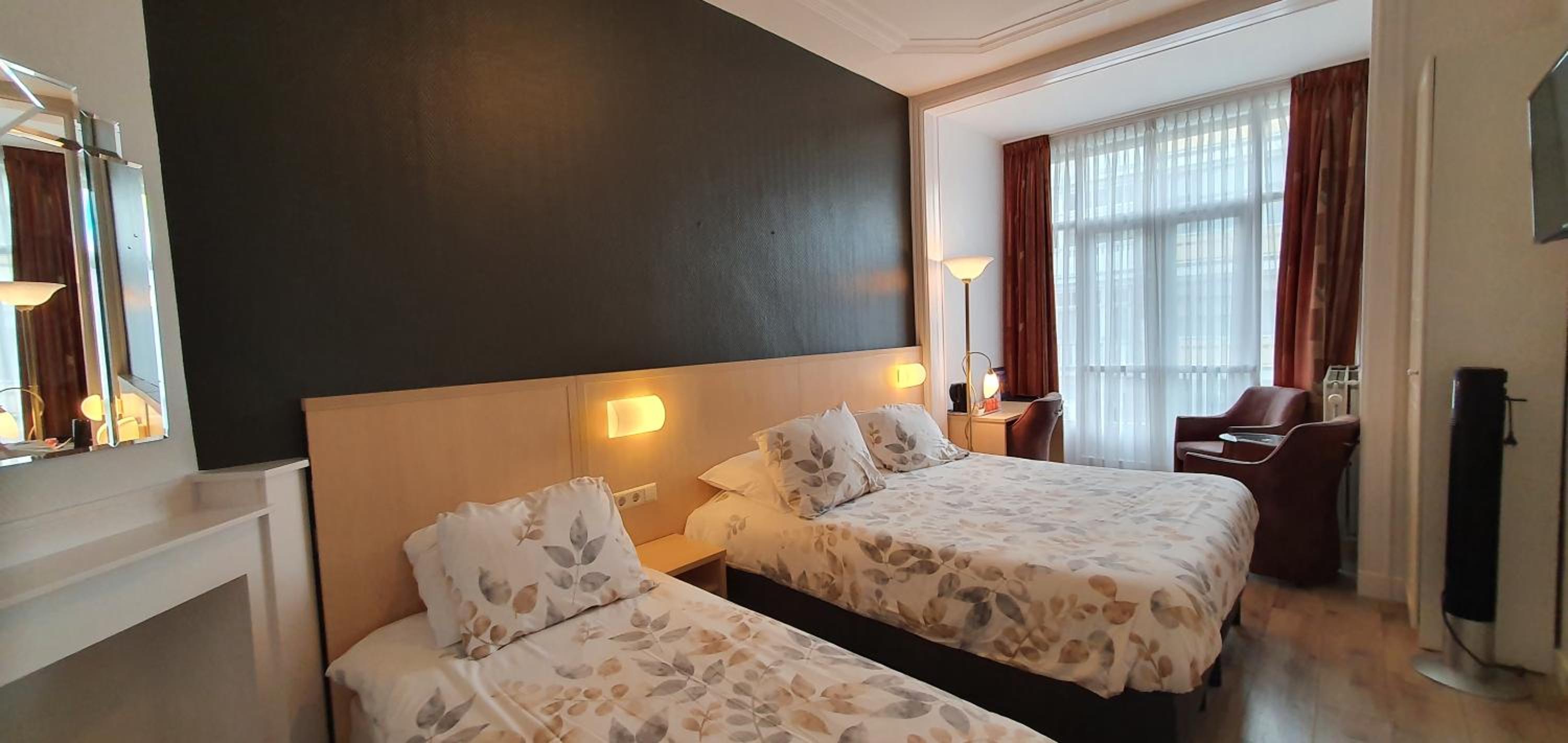 Triple Room with Bath - Photo 1