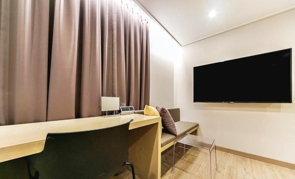 Deluxe Double Room - Photo 10