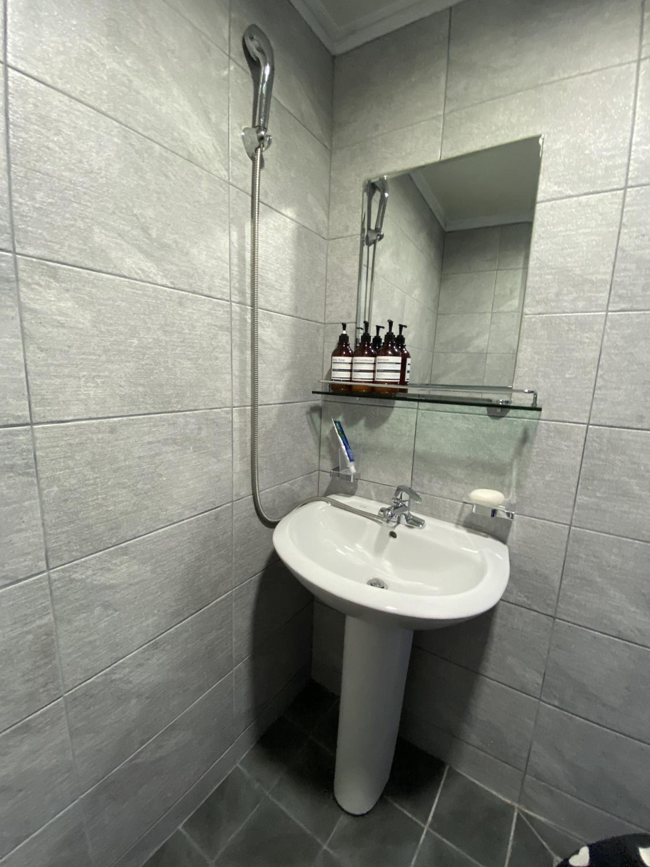 Double Room - Photo 12