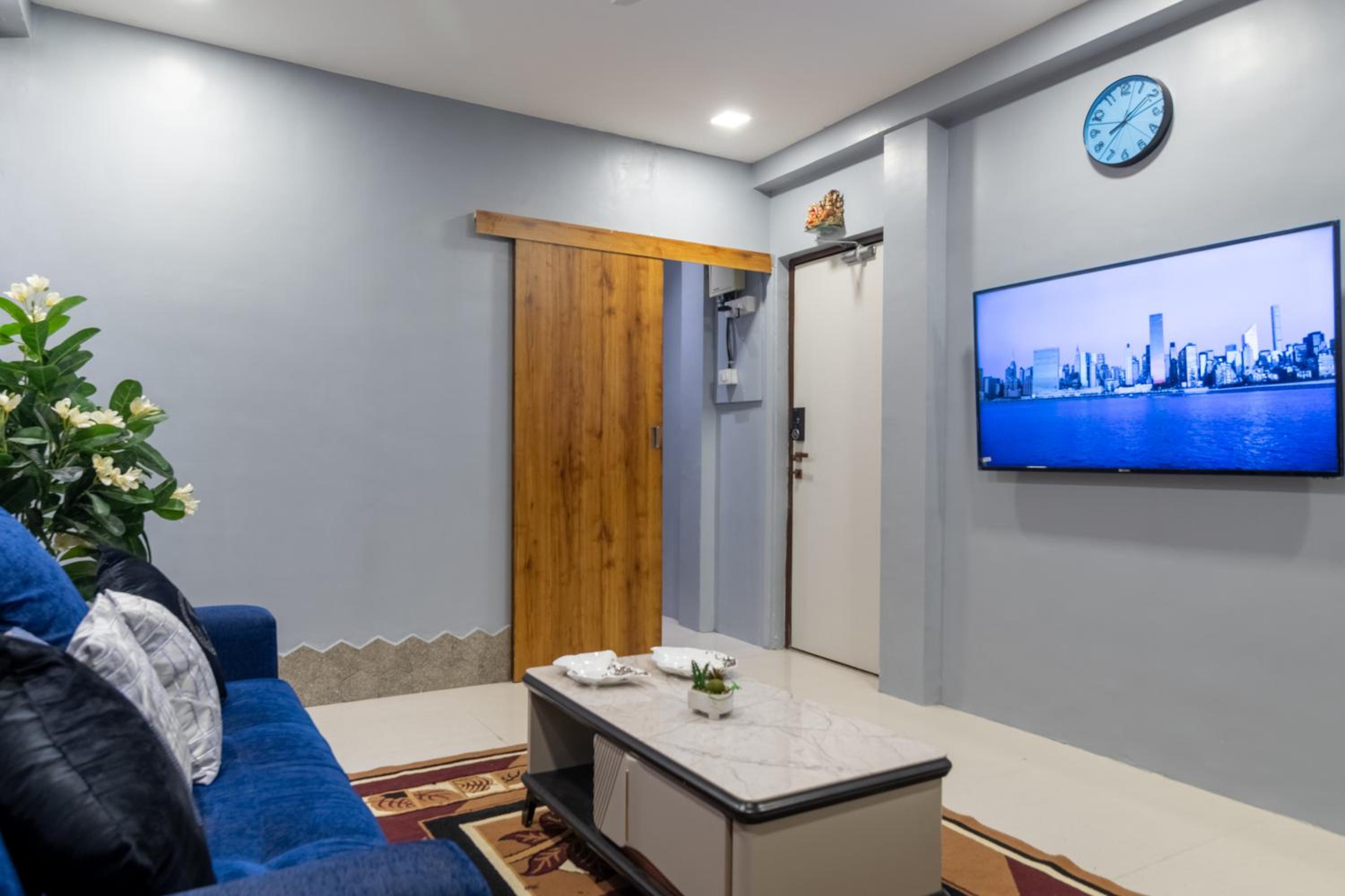 One-Bedroom Apartment - Photo 1