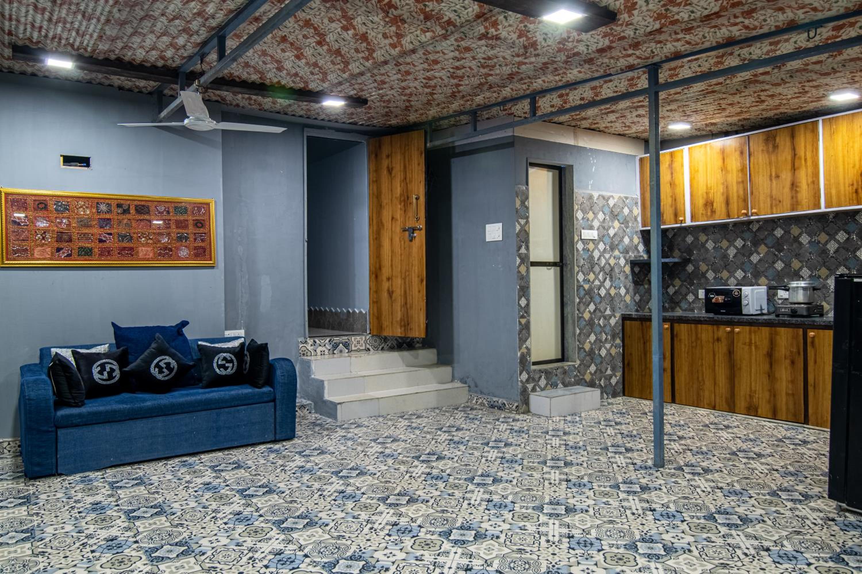 One-Bedroom Apartment - Photo 12