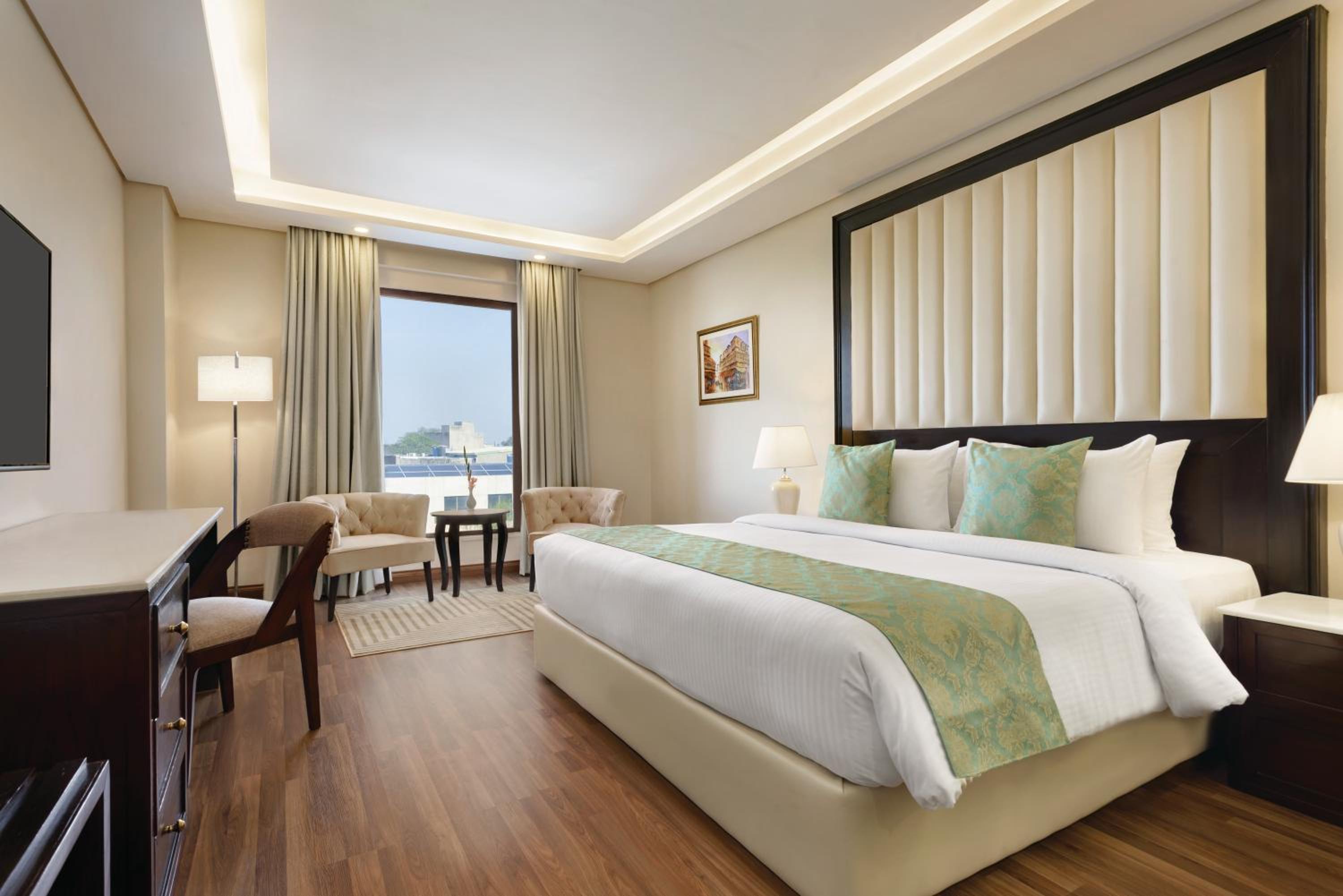 Deluxe King Room - Smoking - Photo 5